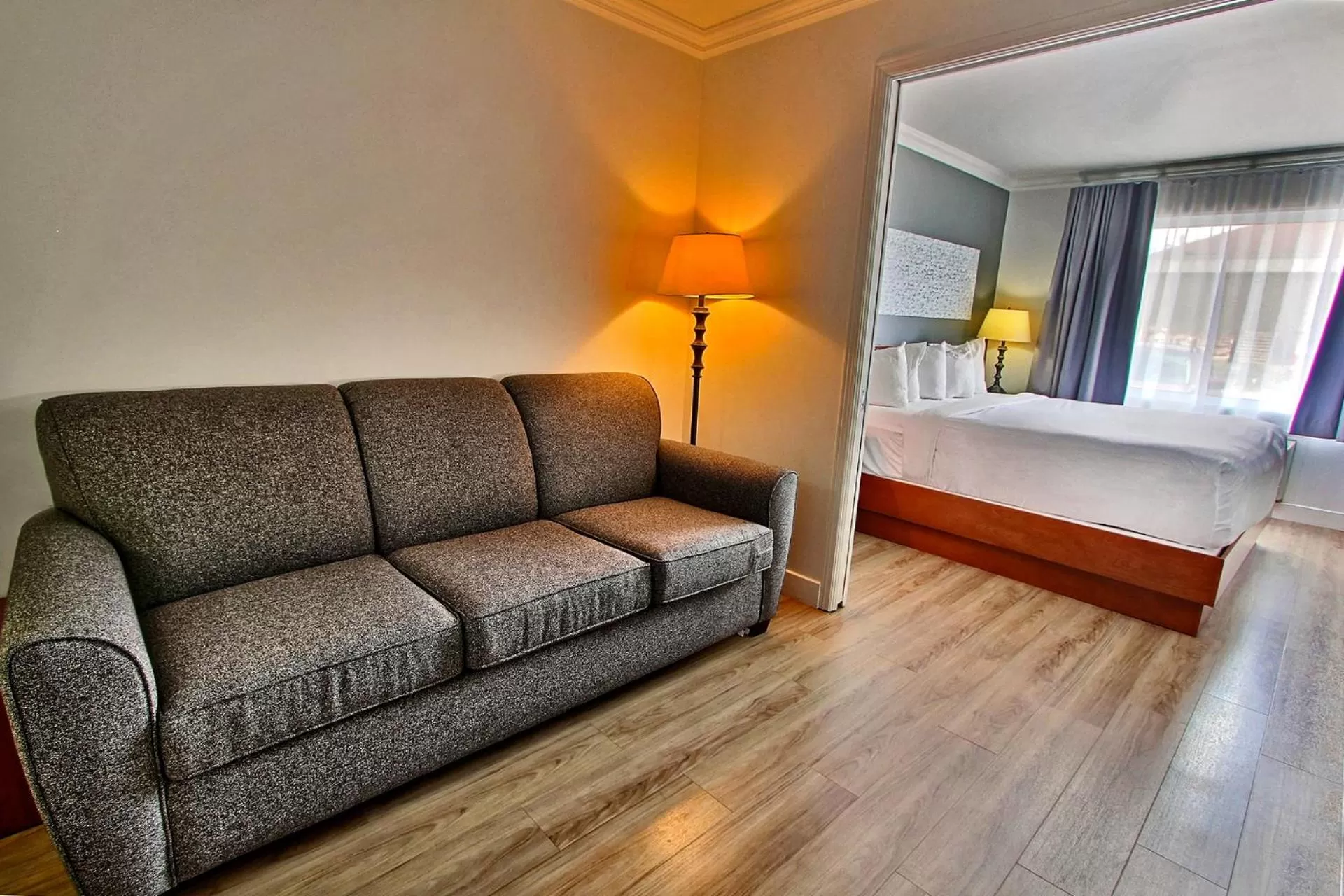 Photo of the whole room, Bed in Hôtel l'Empress