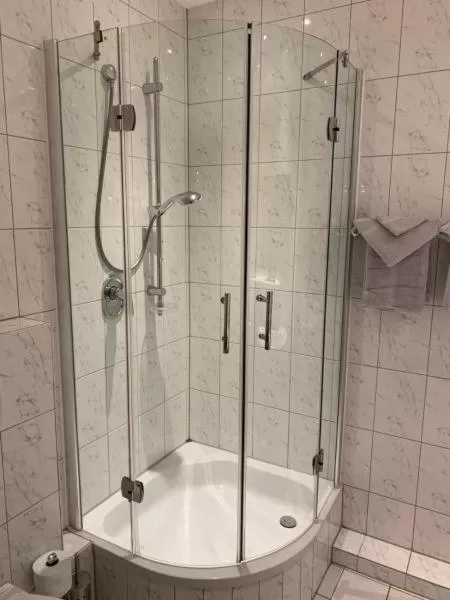 Shower in Burg Wassenberg