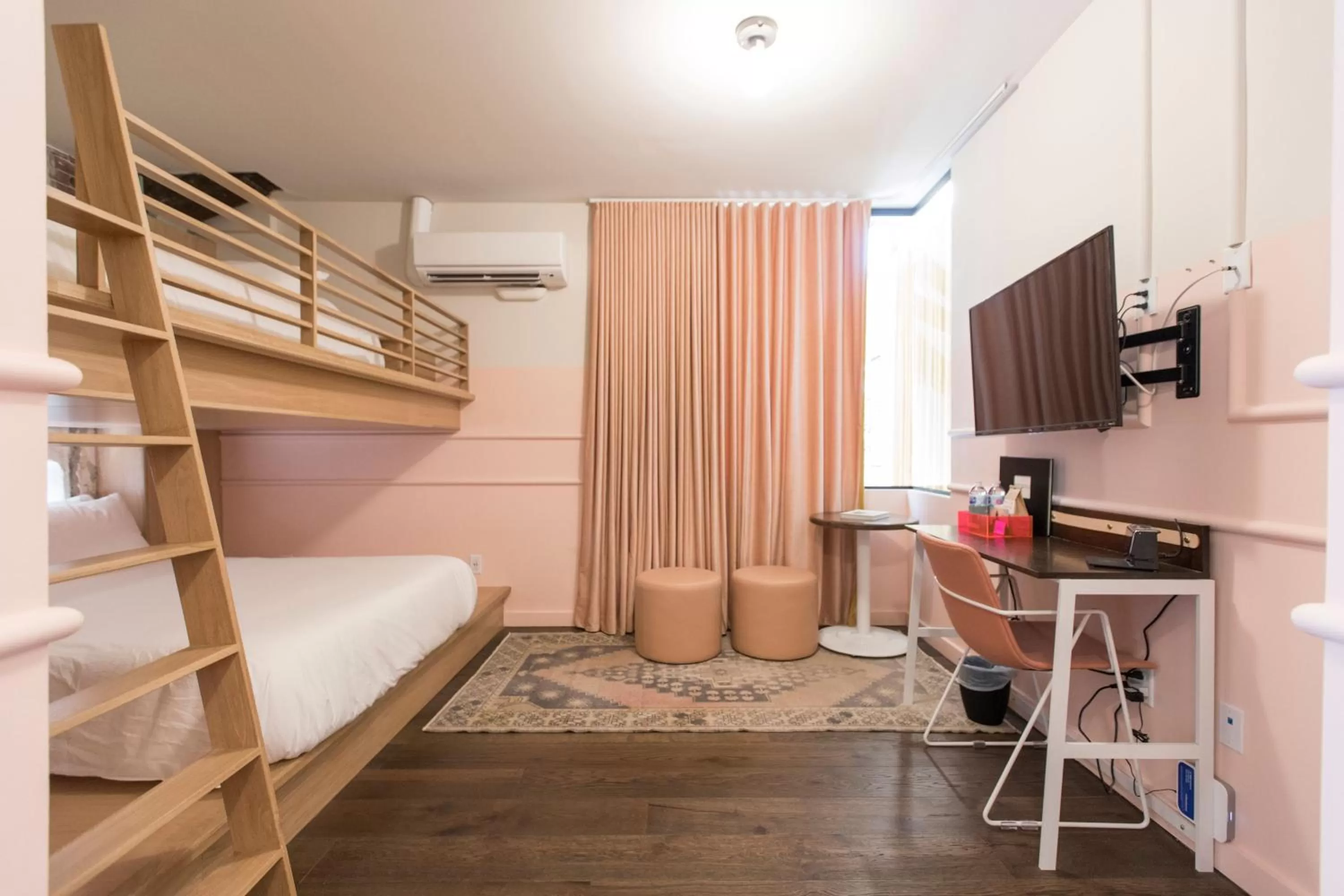 TV and multimedia, Bed in The Russell