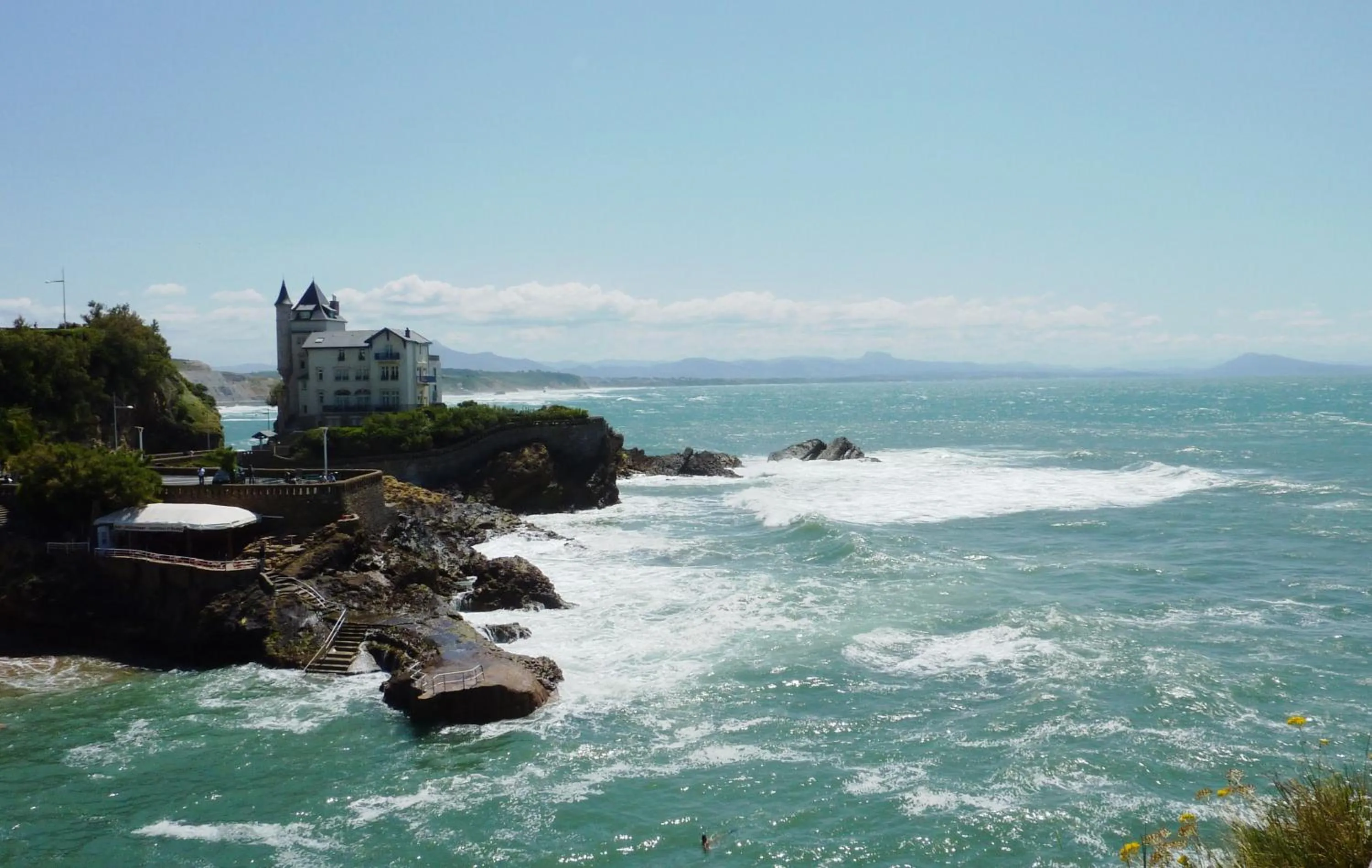 Nearby landmark in Hôtel Florida