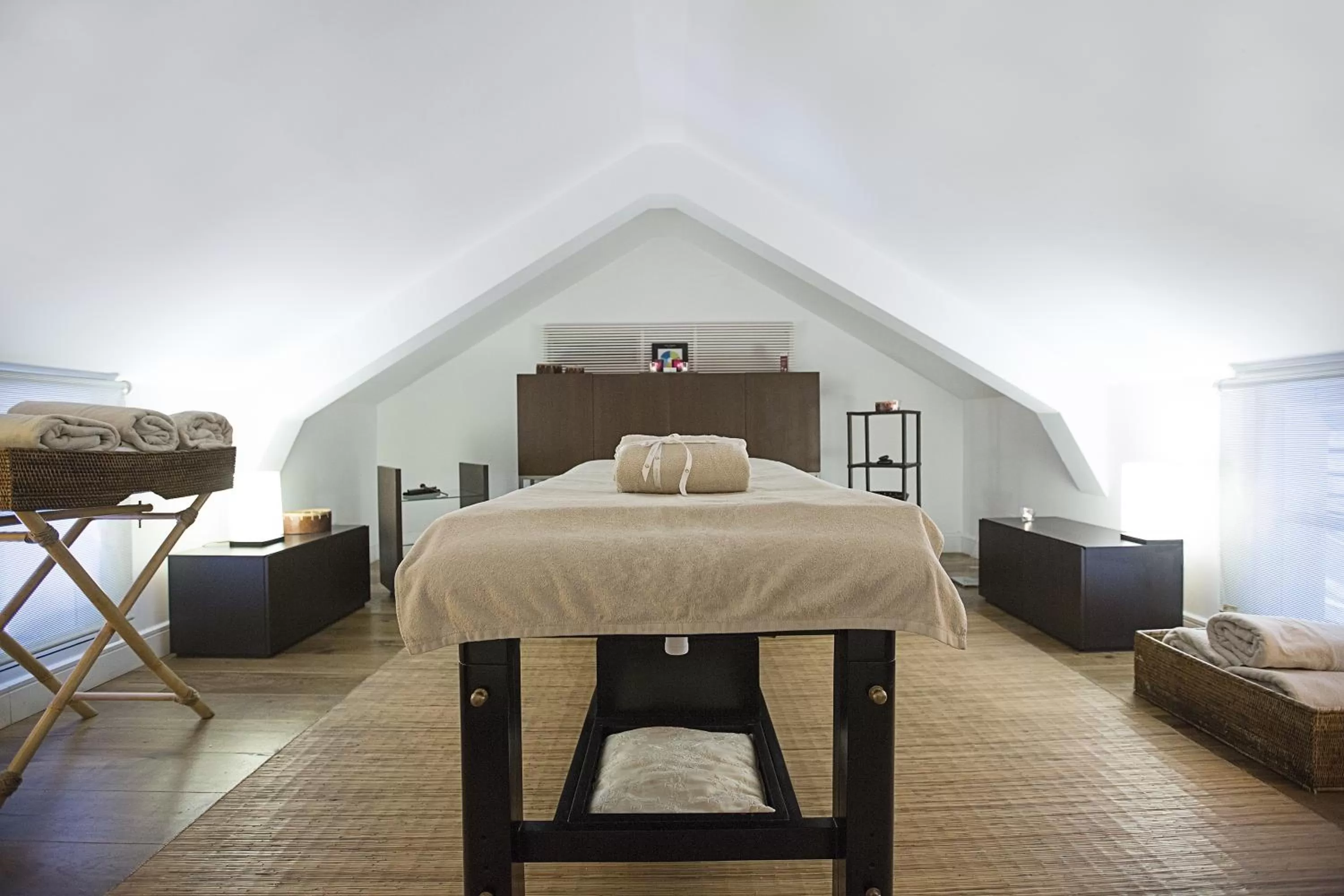Massage, Bed in Hospes Las Casas del Rey de Baeza, a Member of Design Hotels