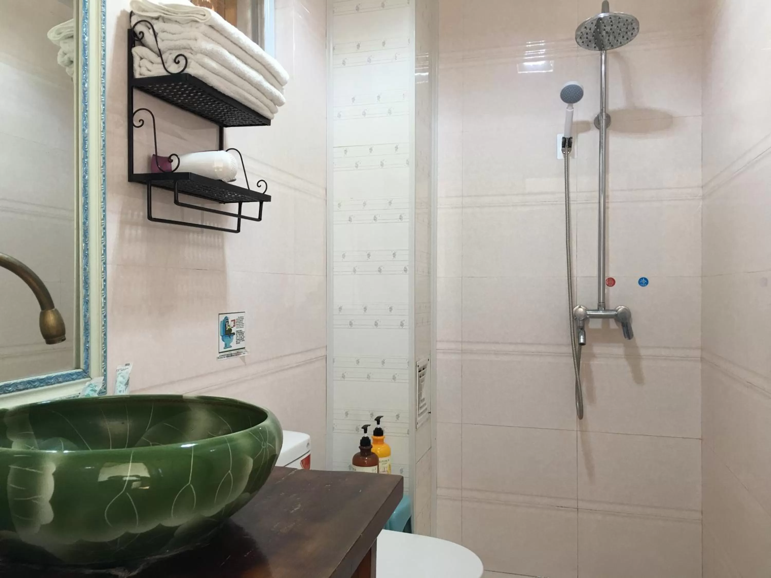 Bathroom in The Lily Pad Inn