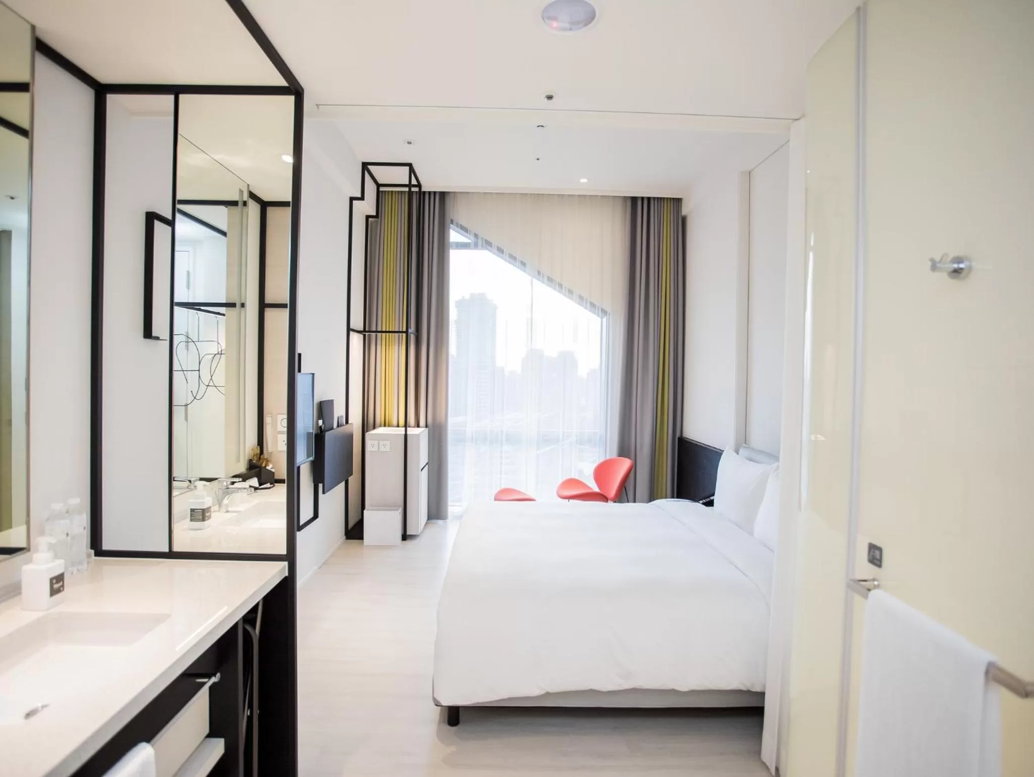 Photo of the whole room, Bed in The Place Taichung