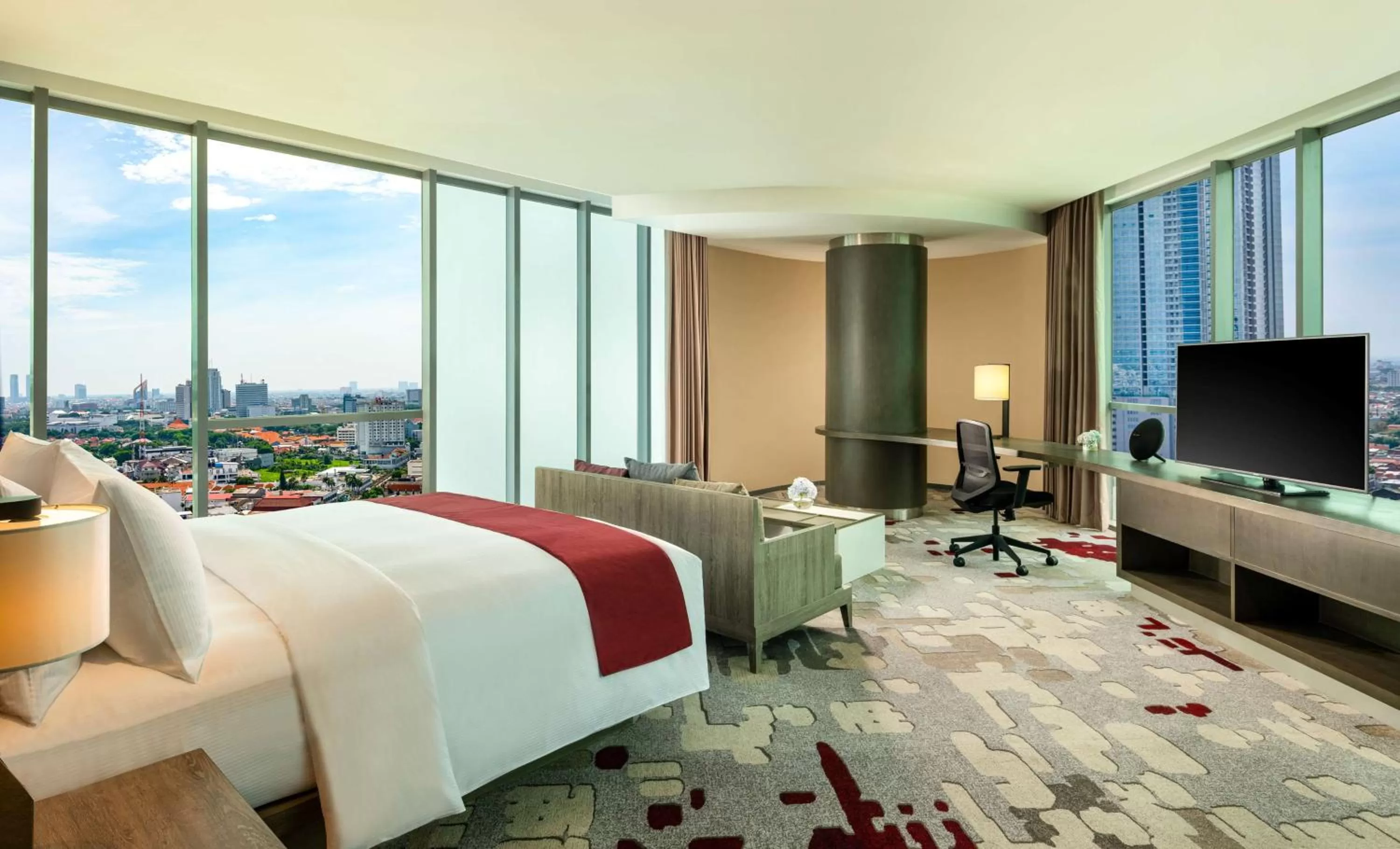 Bedroom, Bed in DoubleTree by Hilton Surabaya