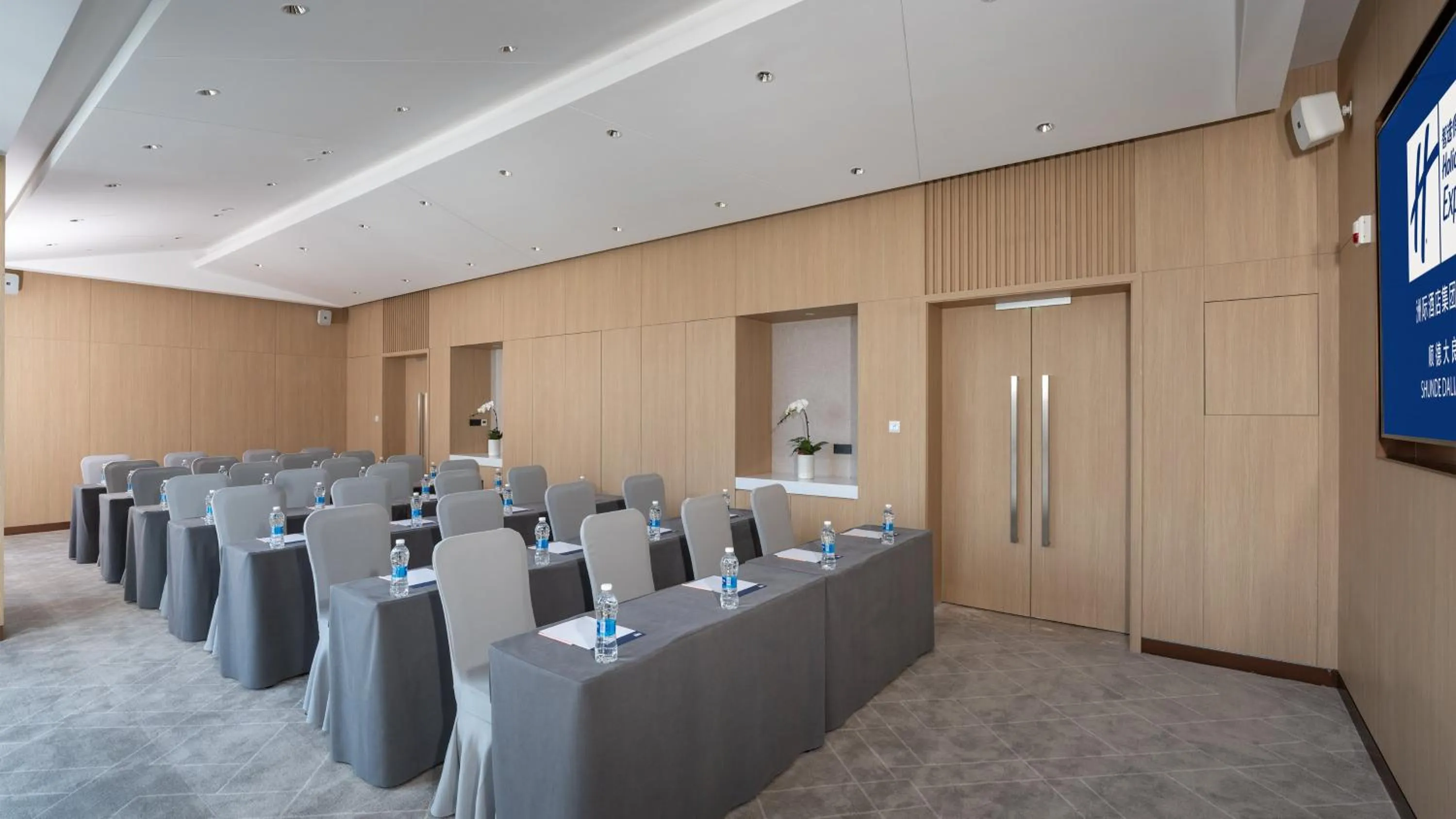 Meeting/conference room in Holiday Inn Express Shunde Daliang by IHG