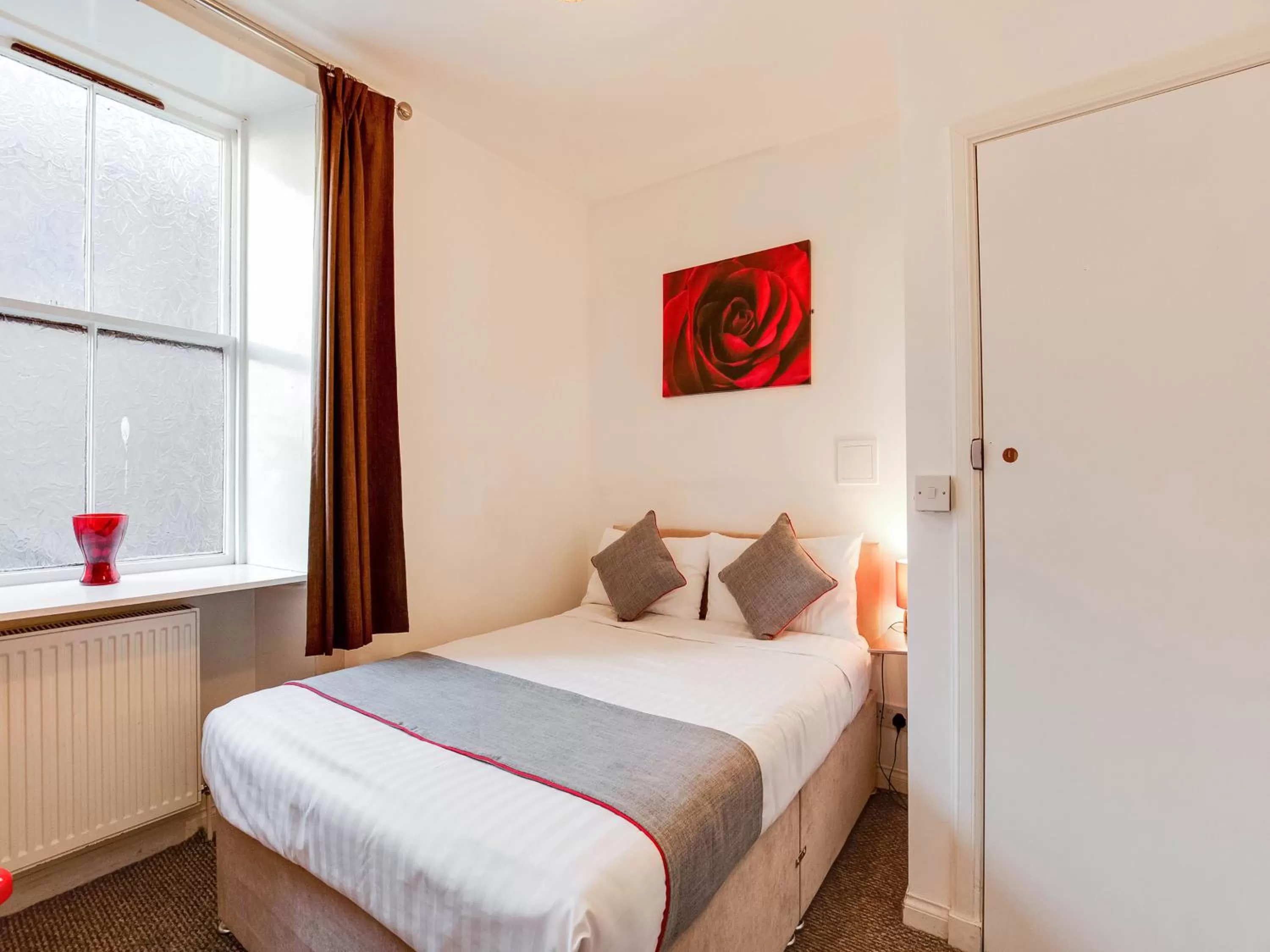 Bedroom, Bed in Lost Guest House Peterhead