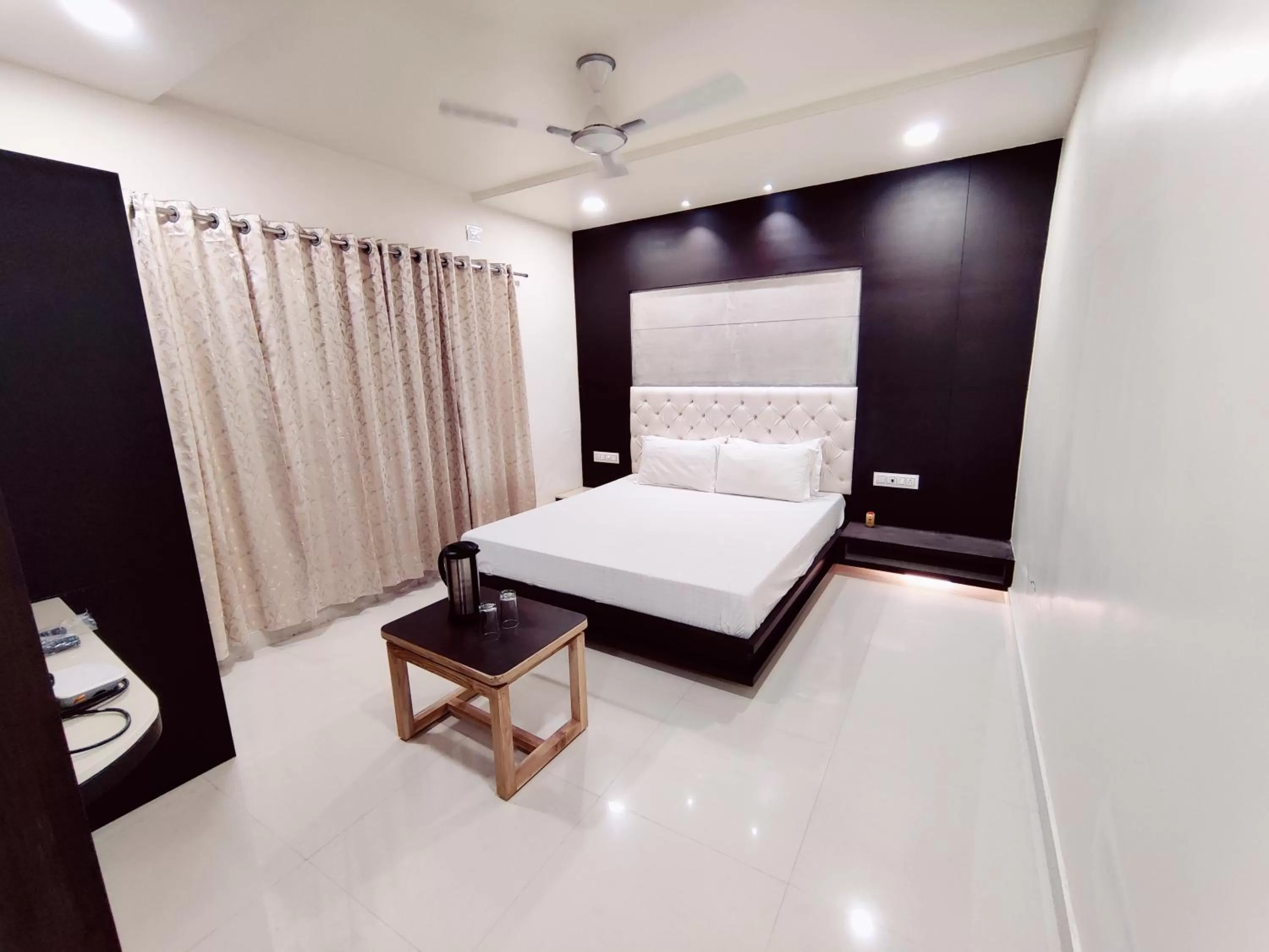 Bed in Abu Inn, Mount Abu - The Luxury Boutique Stay