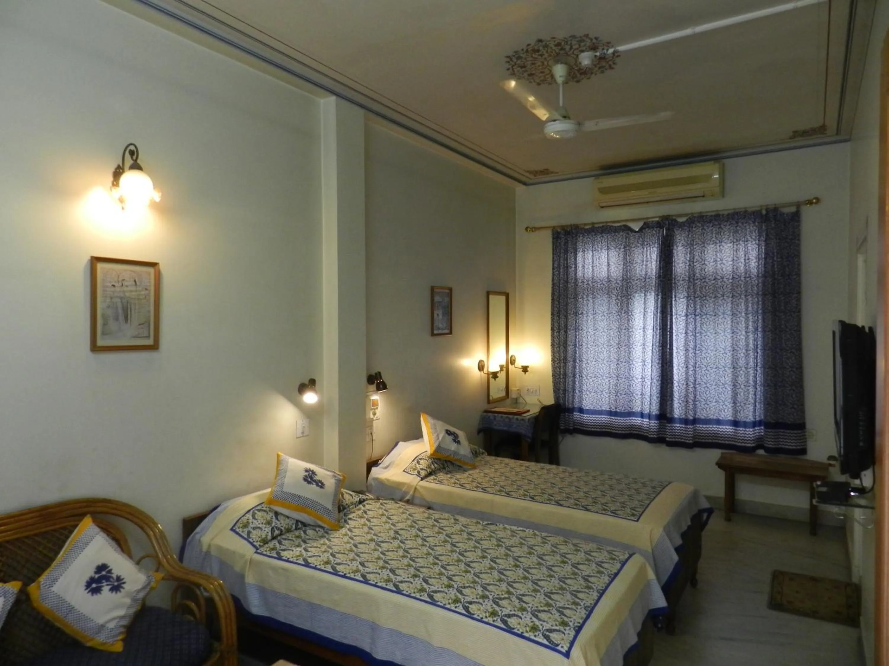 Photo of the whole room, Bed in Tara Niwas