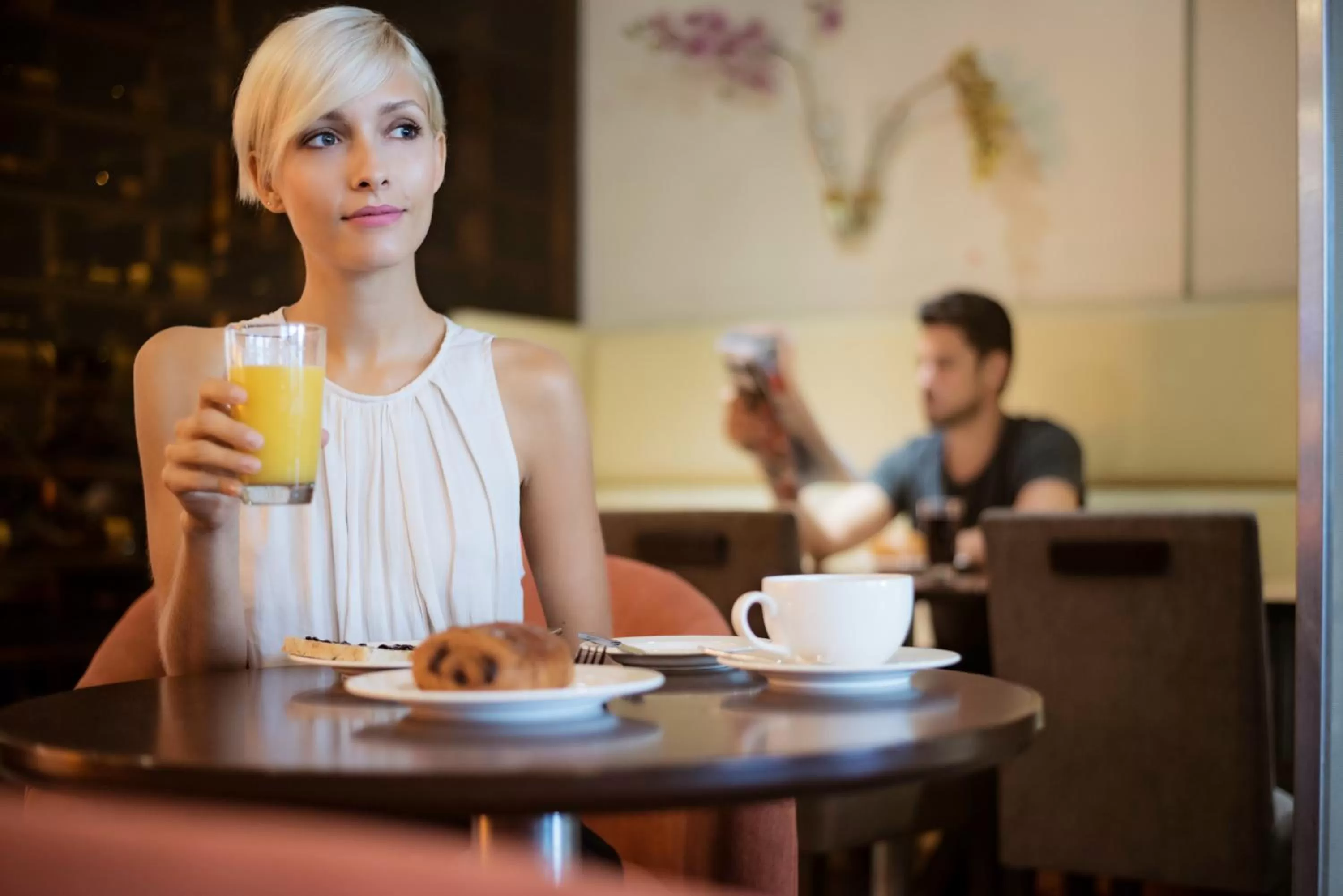 Restaurant/places to eat in Novotel Montreal Center