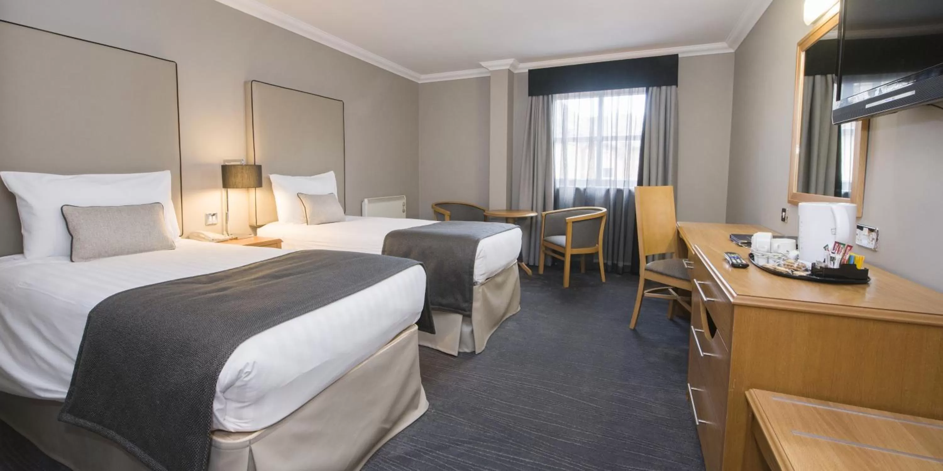 Photo of the whole room, Bed in The Worcester Whitehouse Hotel