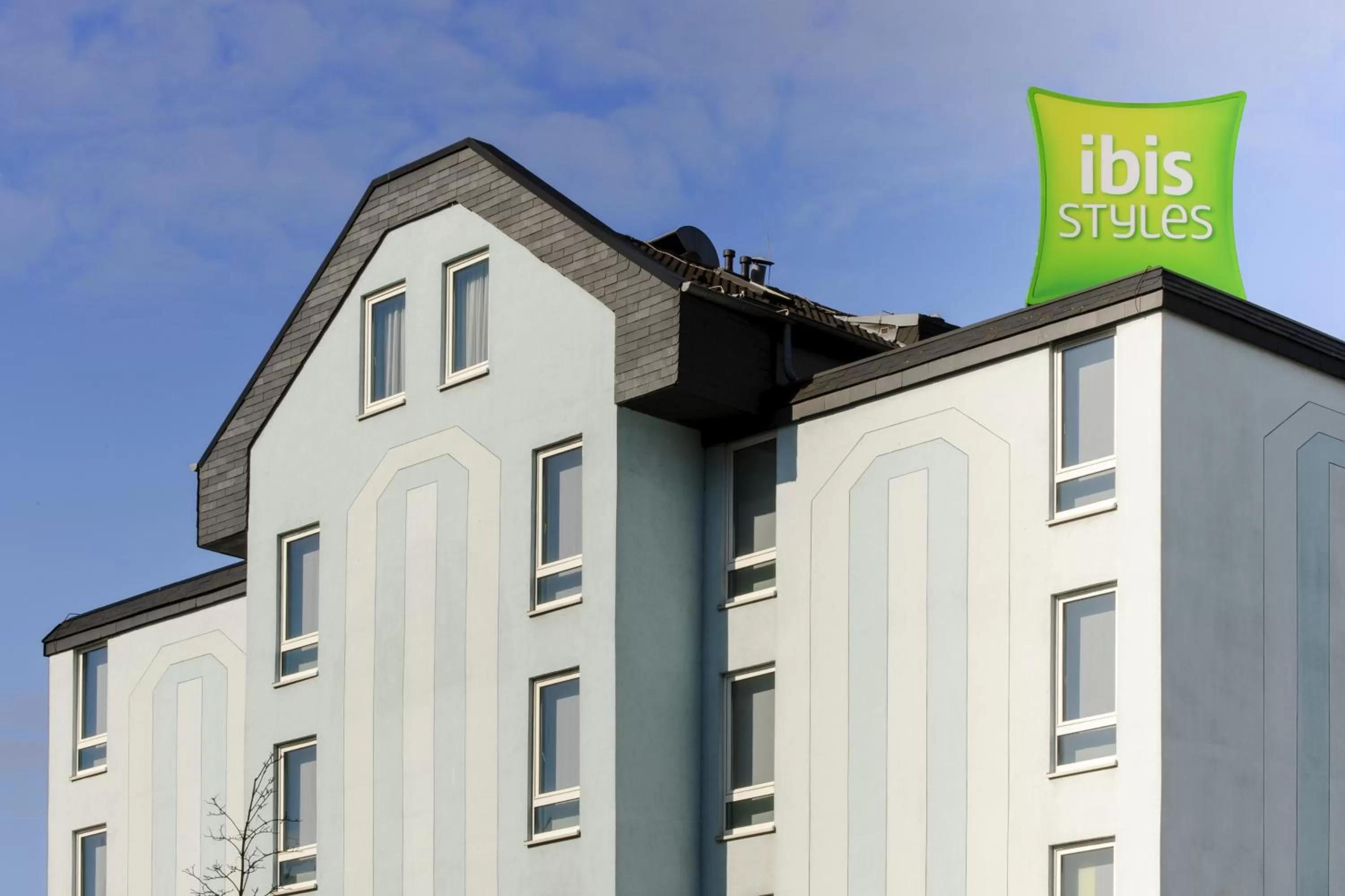 Facade/entrance in ibis Styles Duesseldorf-Neuss