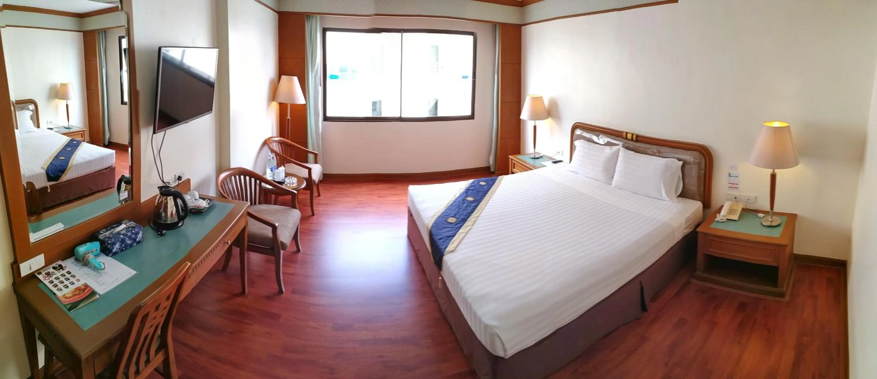 Photo of the whole room in Grand Park Hotel