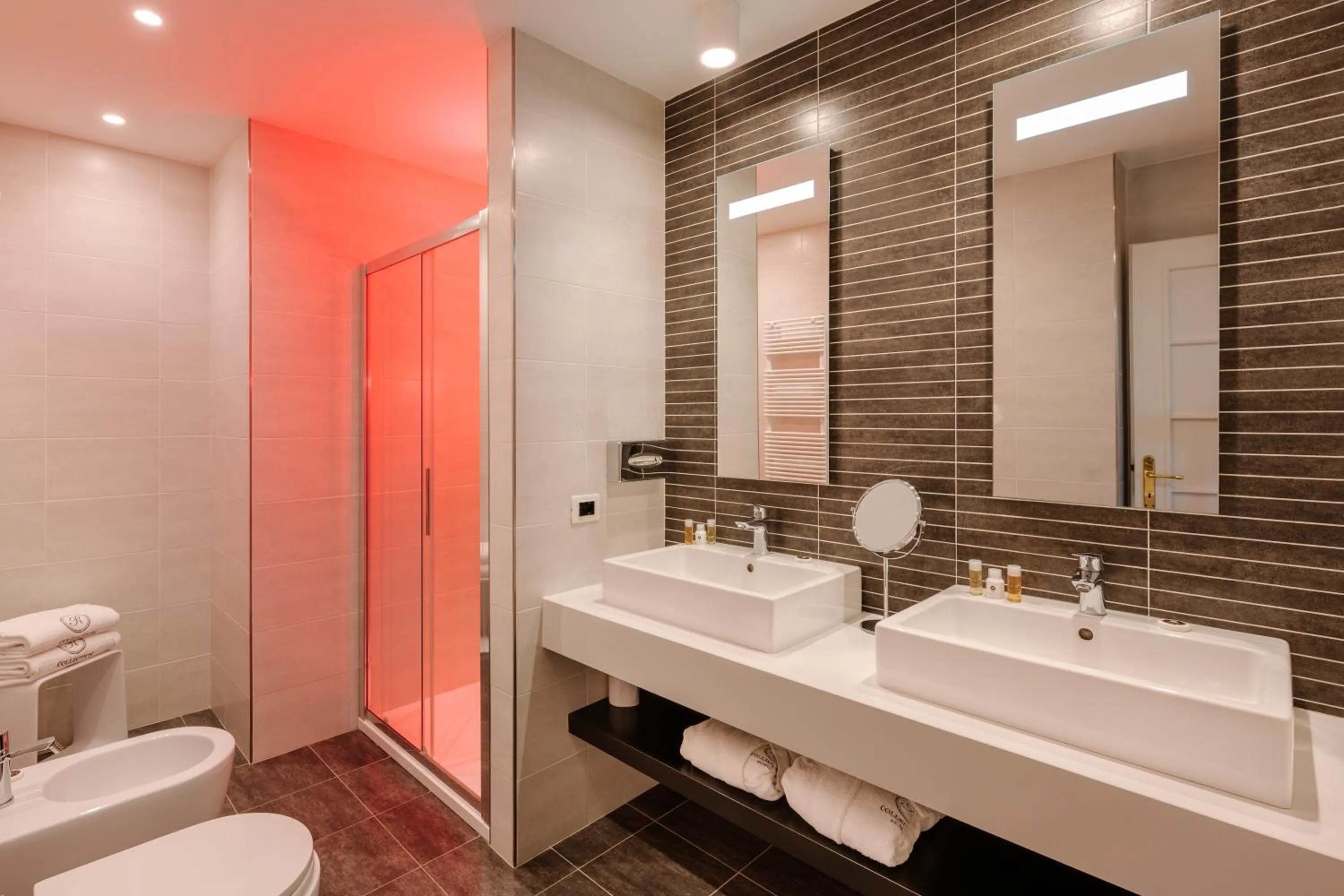 Bathroom in Hotel Mentana, by R Collection Hotels