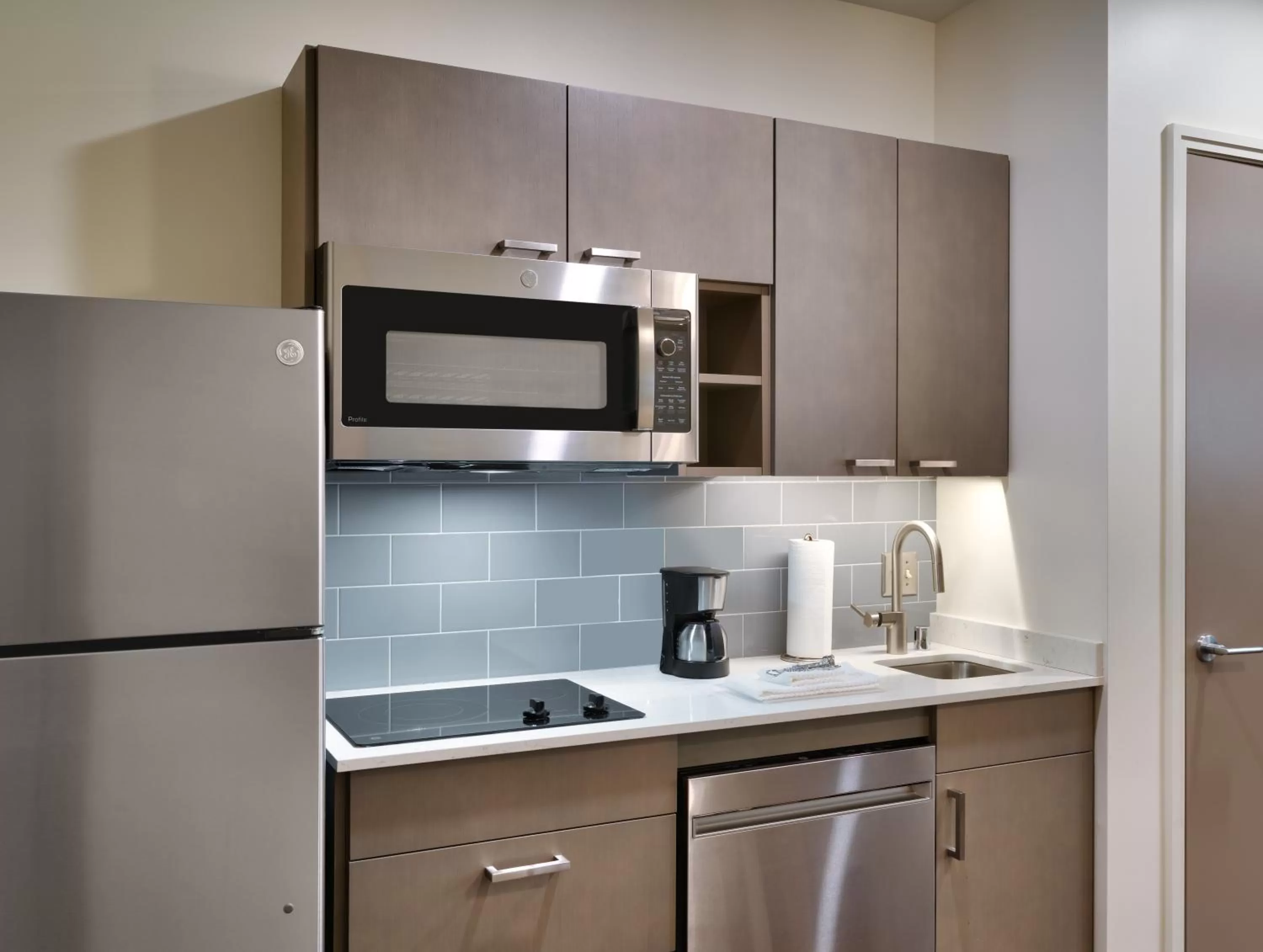 kitchen in Hyatt House Rochester Mayo Clinic Area