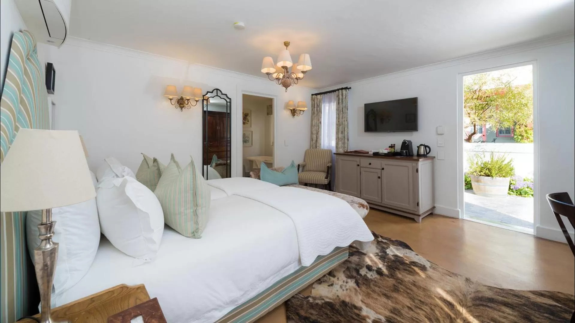 Bed in Drostdy Hotel