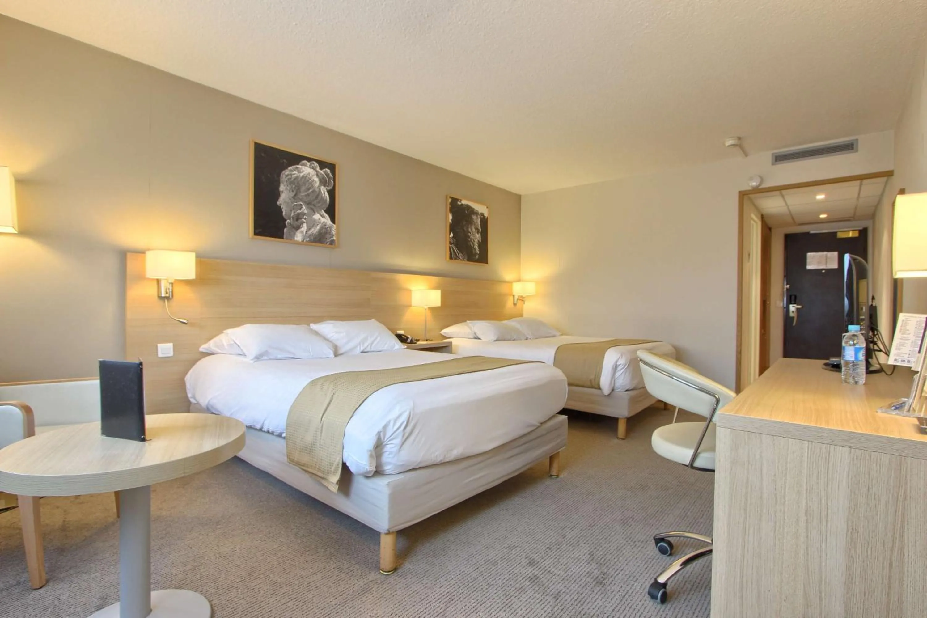 Bedroom, Bed in Best Western Plus Paris Orly Airport