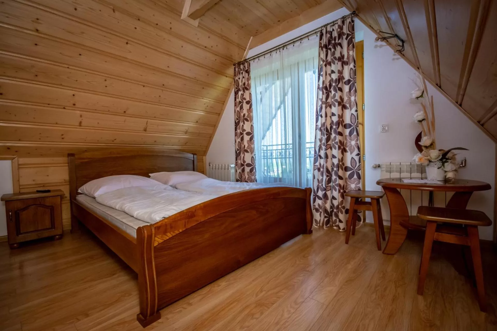 Photo of the whole room, Bed in Podhalanski Dworek z Jacuzzi