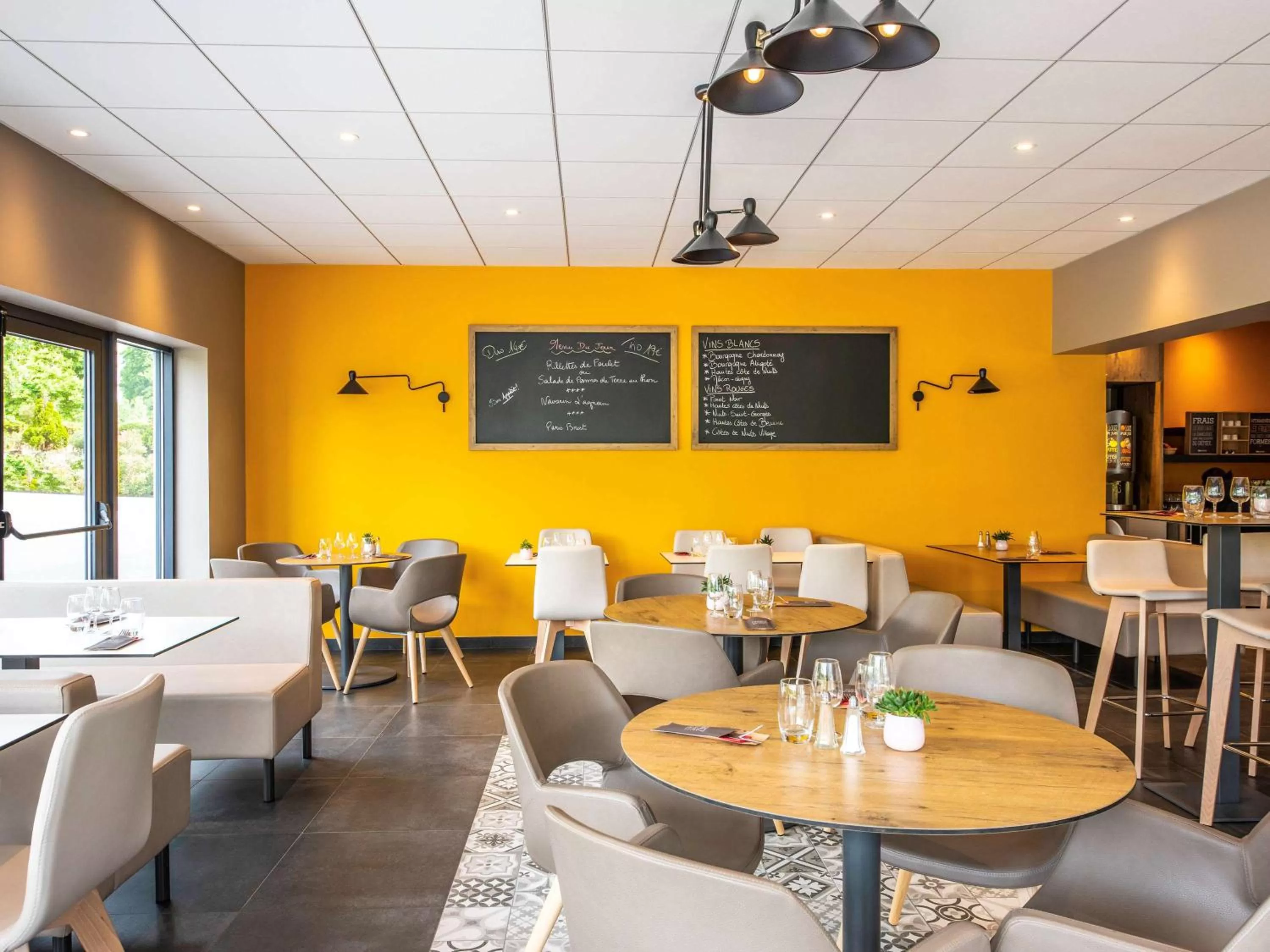 Restaurant/places to eat in ibis Nuits Saint Georges