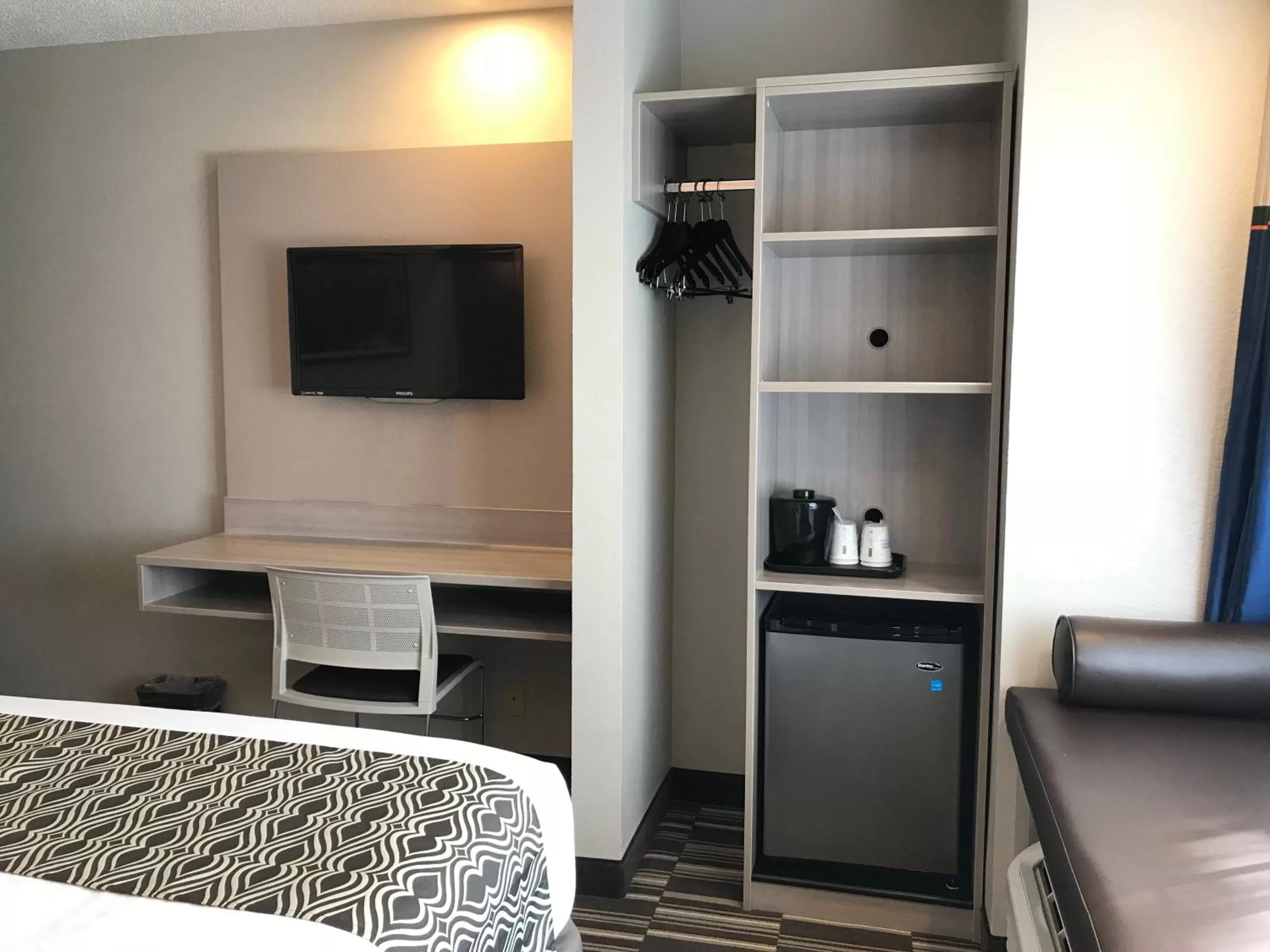 TV and multimedia, Bed in Microtel Inn & Suites by Wyndham Atlanta Buckhead Area