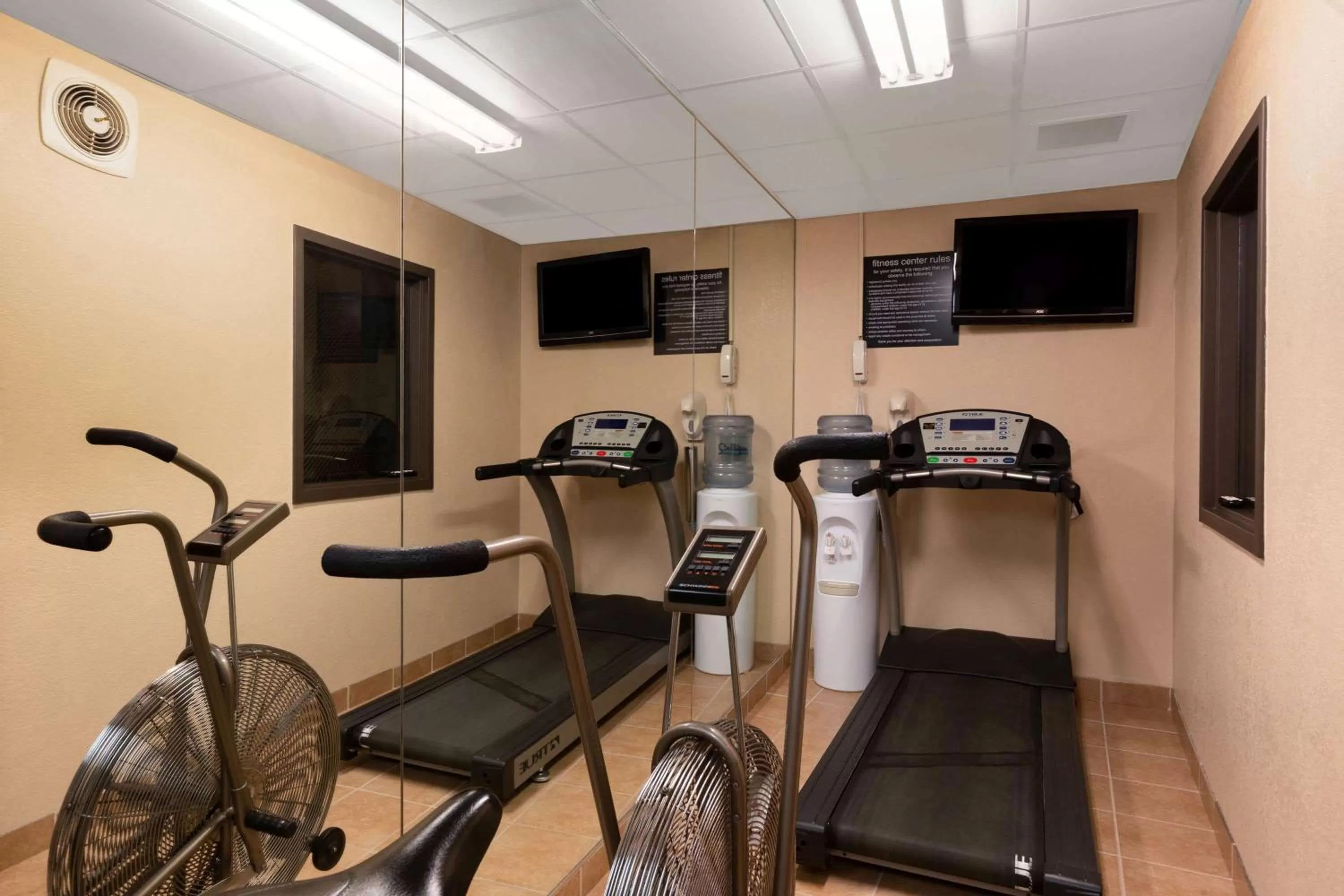 Fitness centre/facilities in Super 8 by Wyndham North Platte