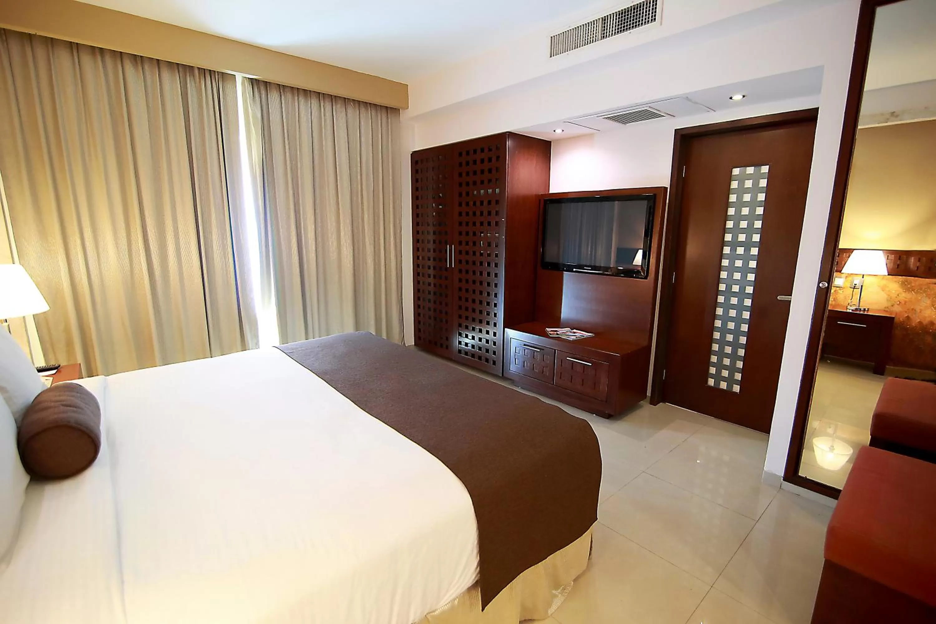 Photo of the whole room, Bed in Wyndham Merida
