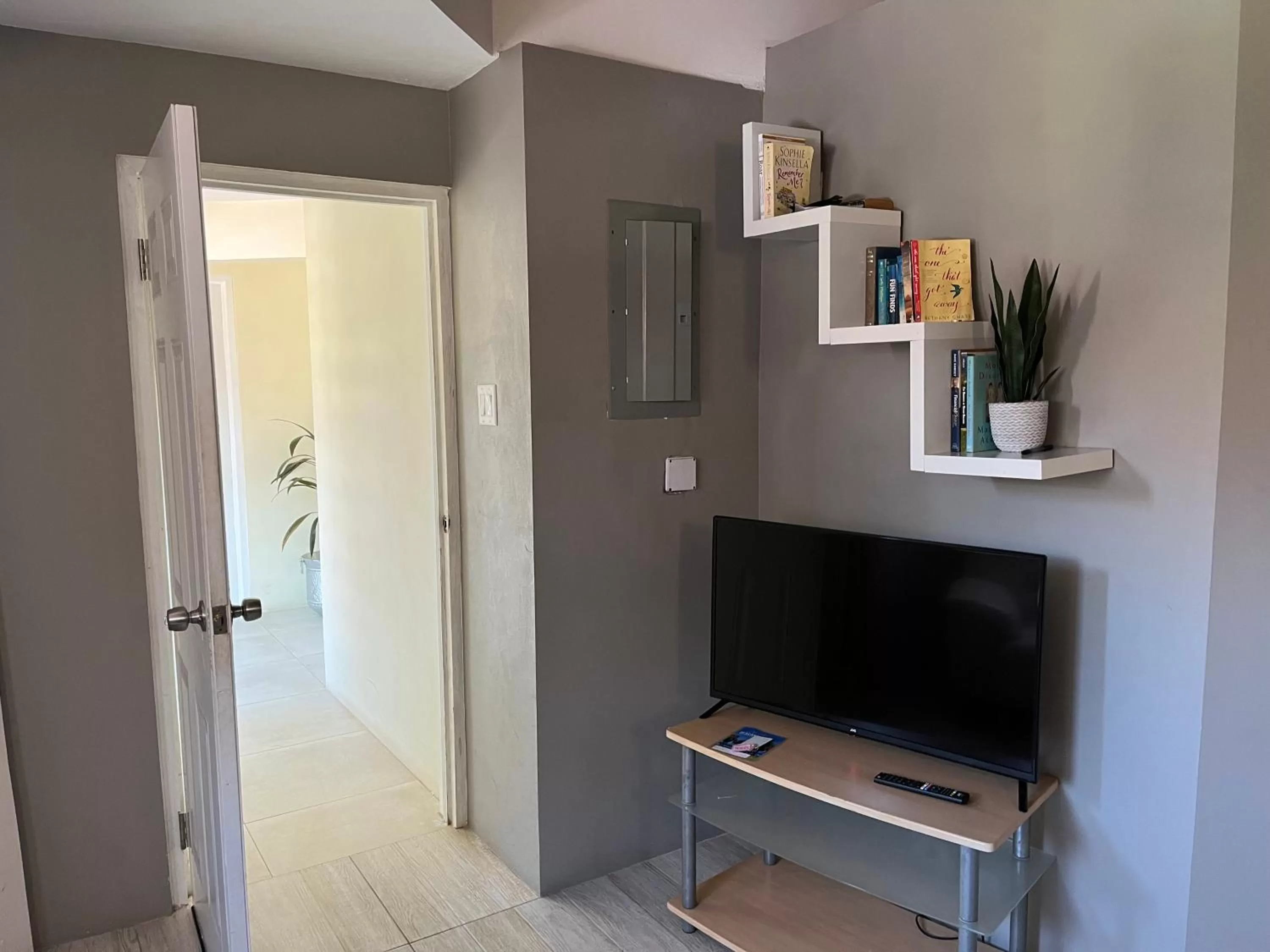 TV/Entertainment Center in Seacastles by the beach/pool