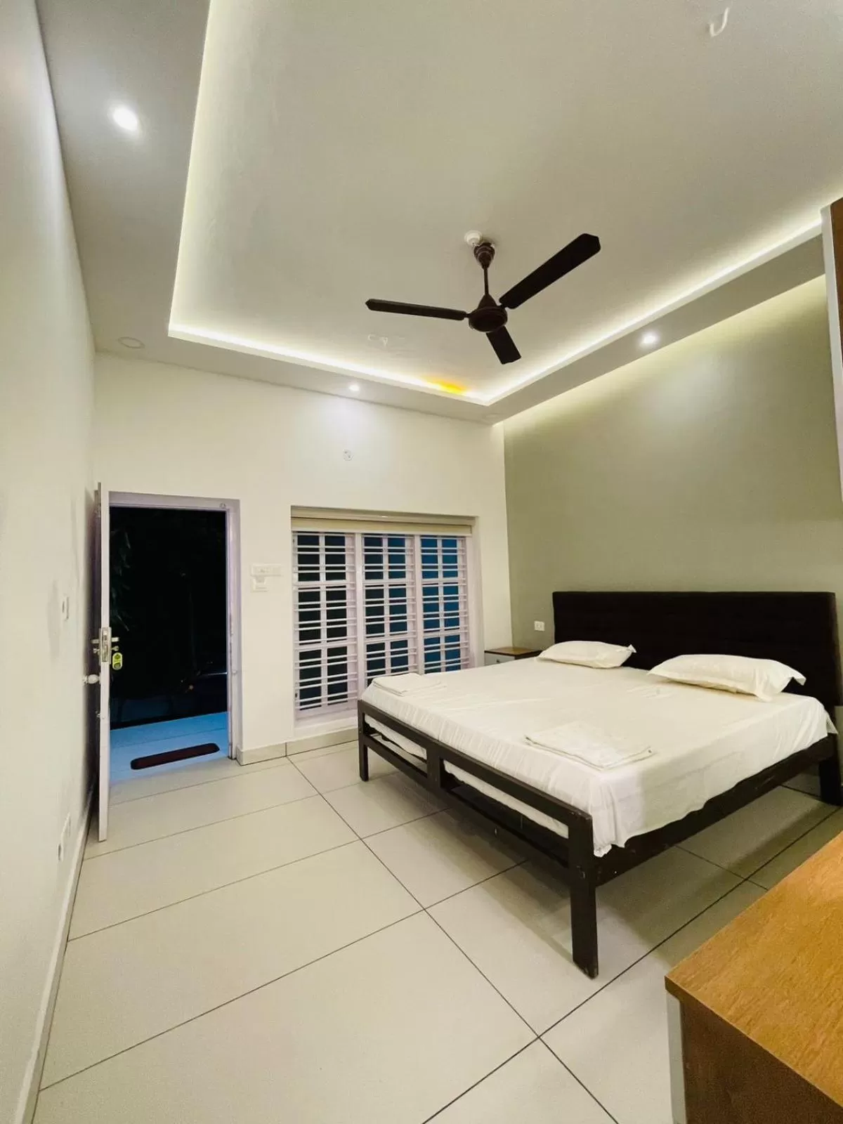 Bed in Garden Bay Resort