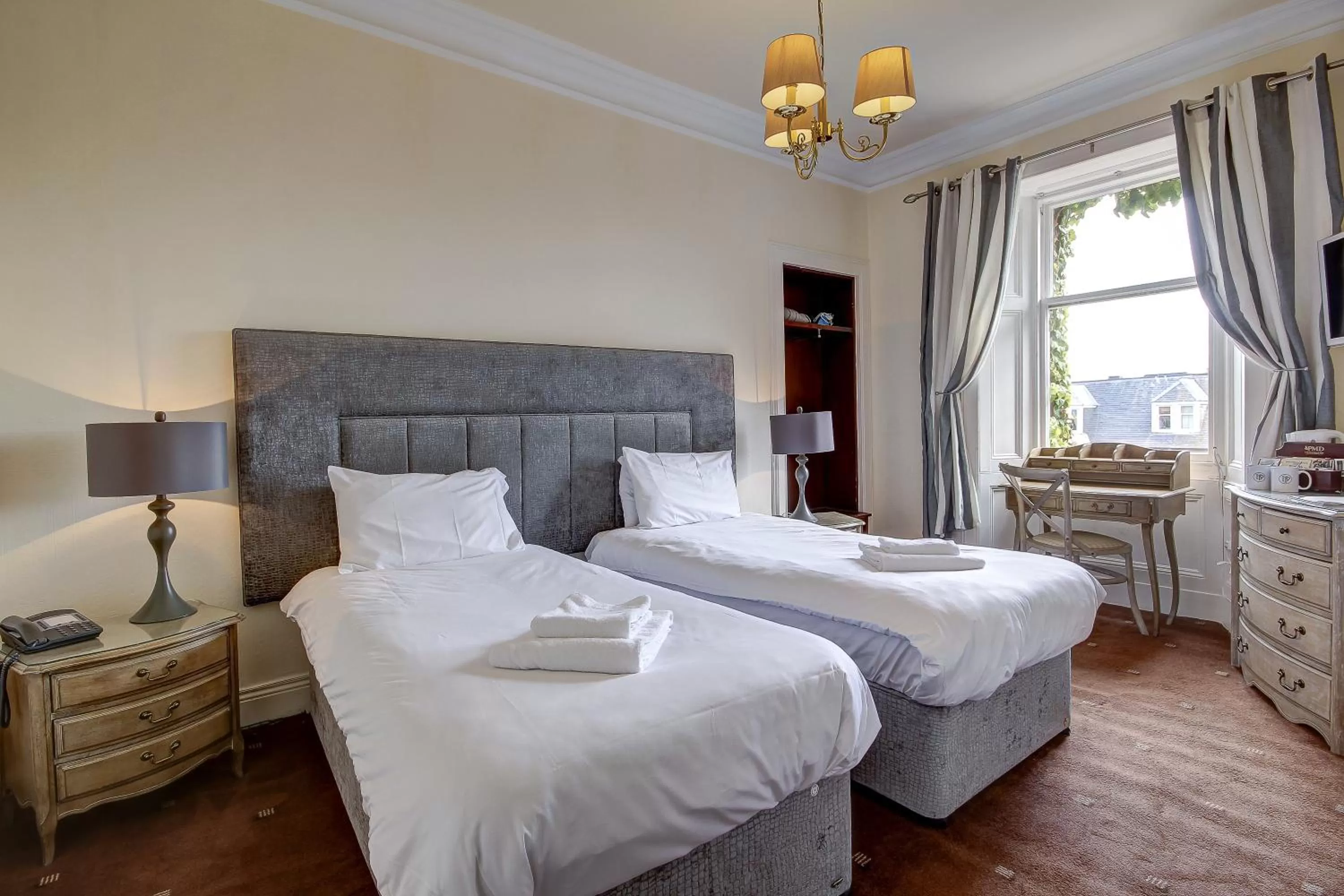 Bed in Bayswell Park Hotel