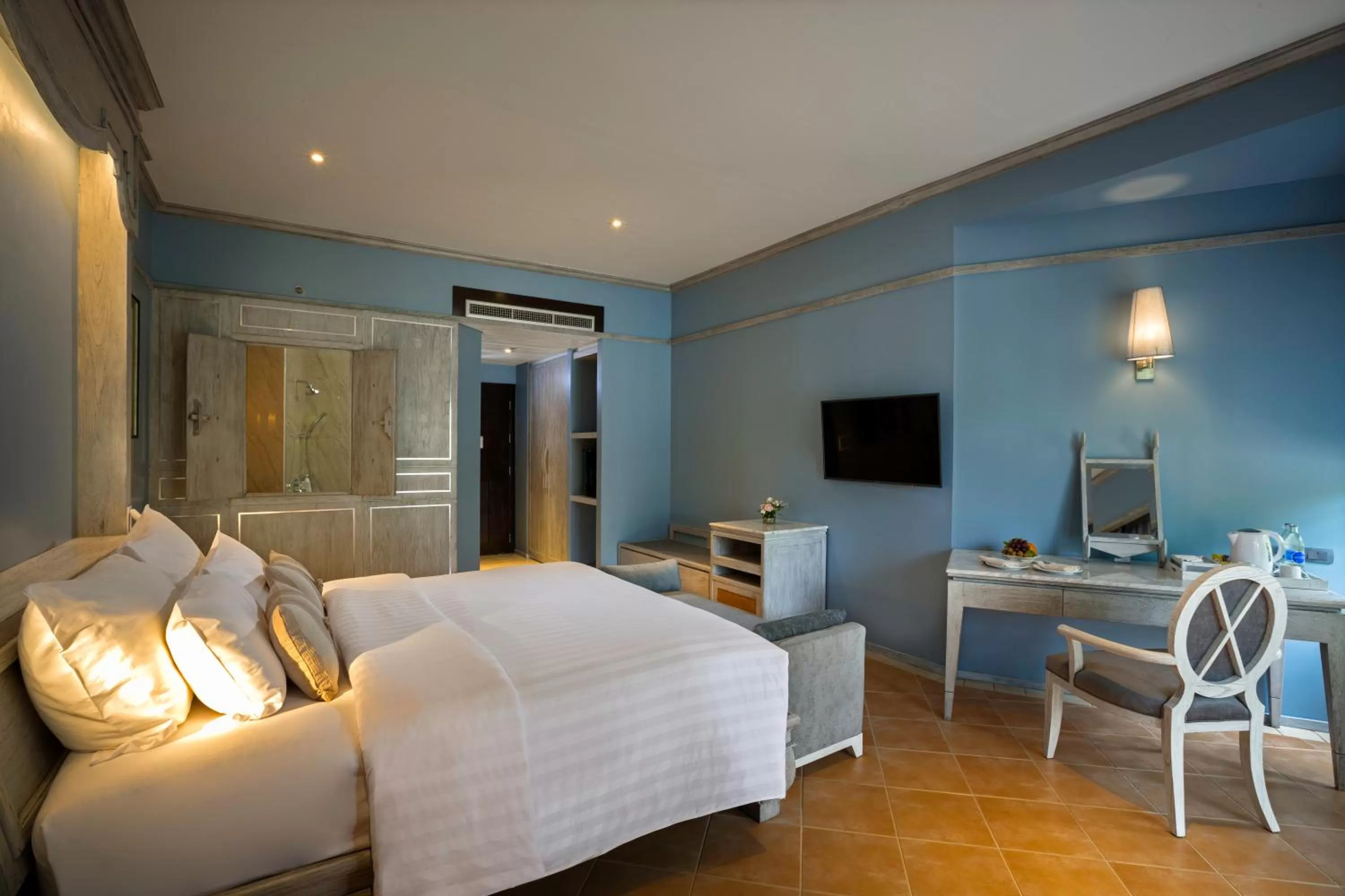 Communal lounge/ TV room, Bed in Aonang Villa Resort I Beach Front