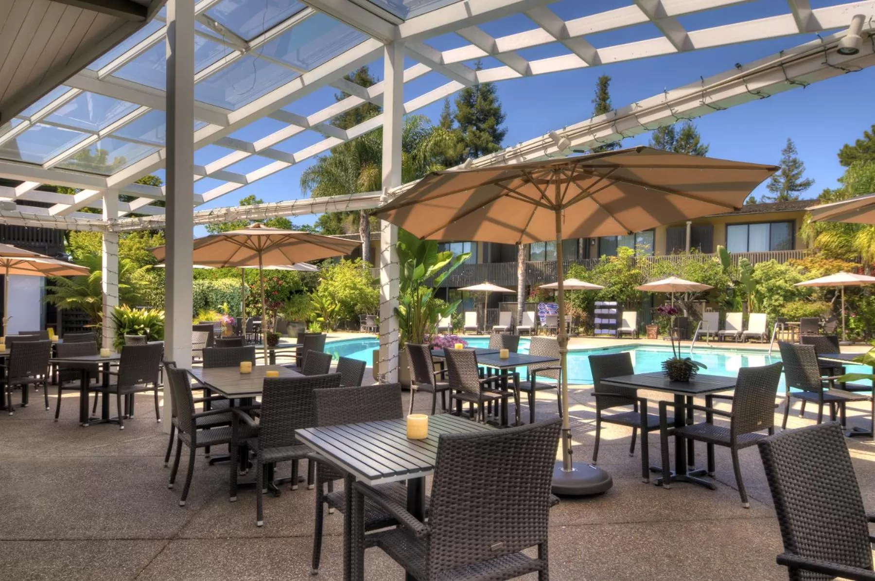 Restaurant/places to eat in Dinah's Garden Hotel