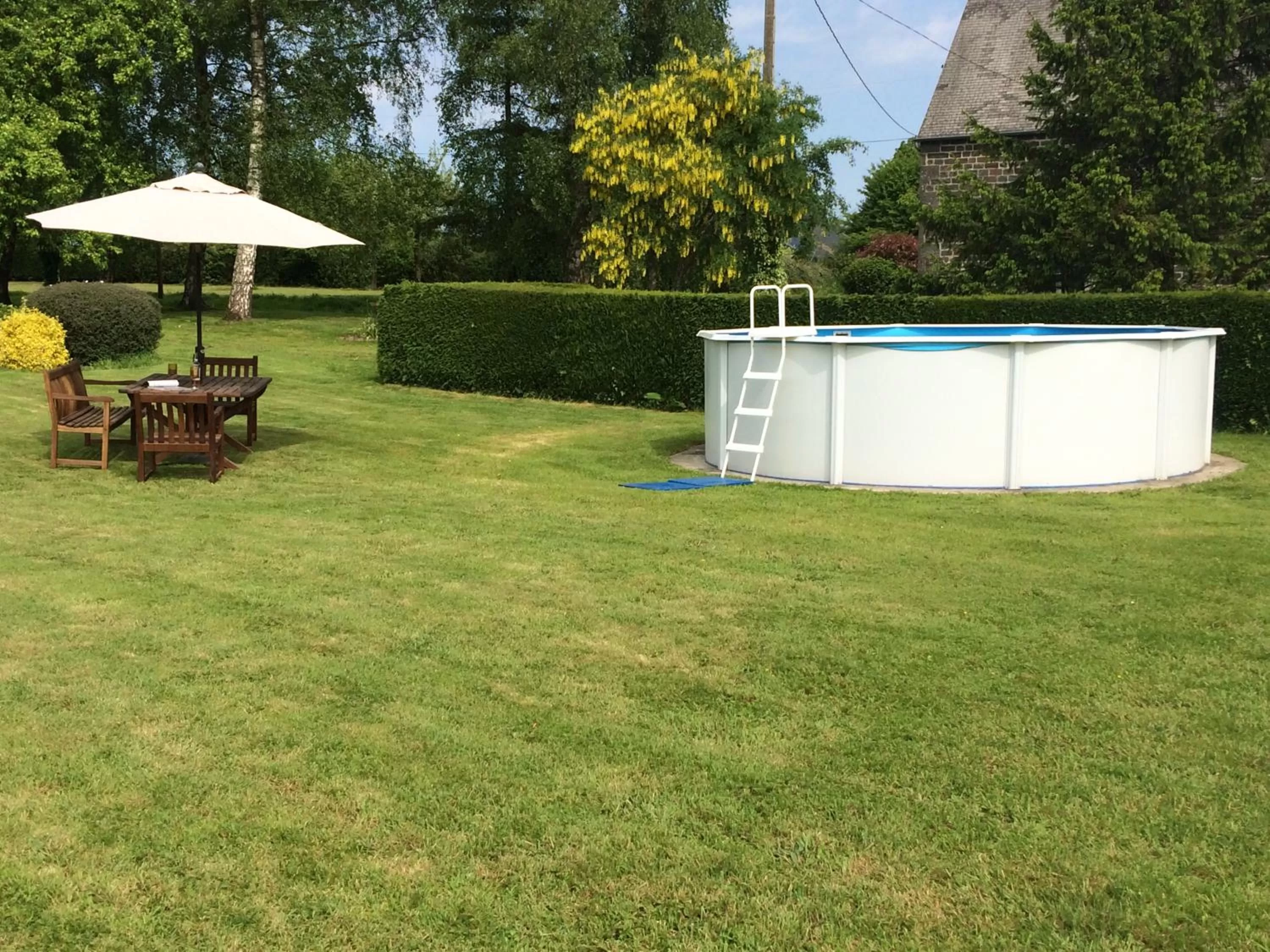 Swimming pool in La Crepelliere