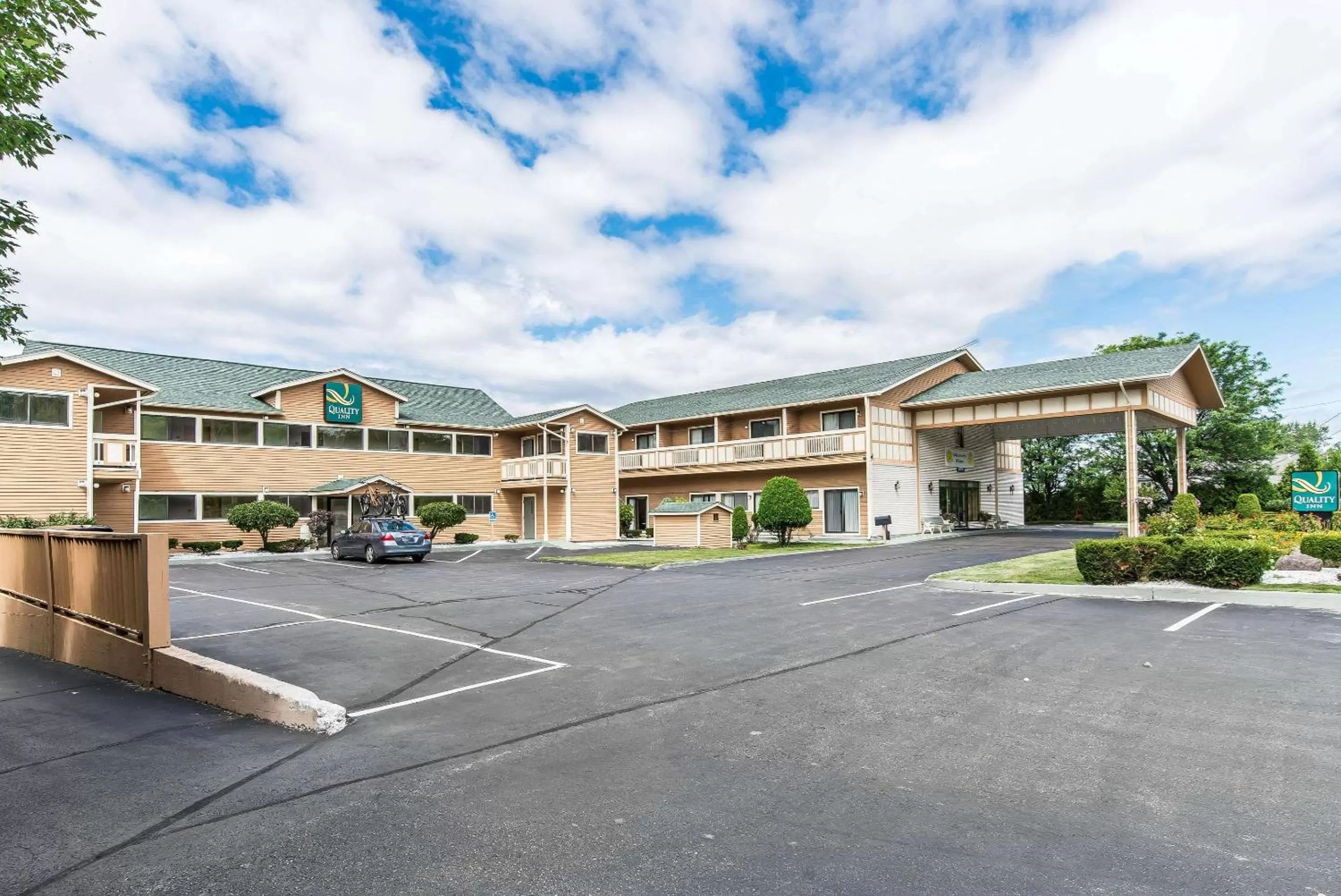 Property building in Quality Inn Shelburne - Burlington