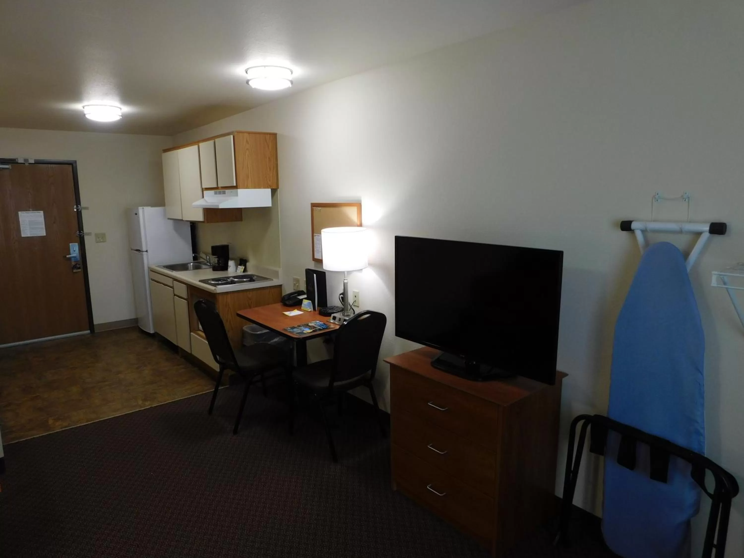 Kitchen or kitchenette in Days Inn & Suites by Wyndham Rochester South