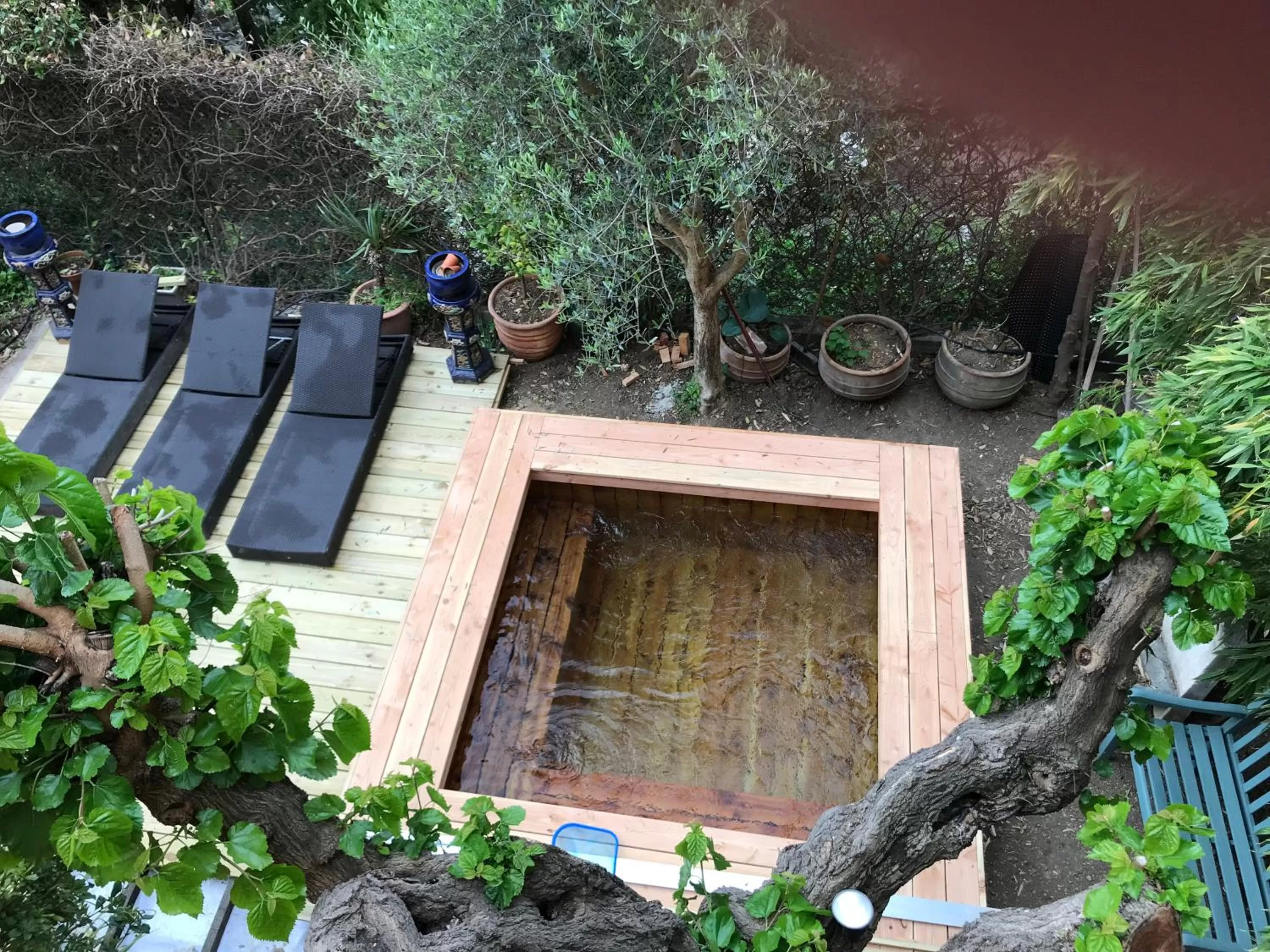 Swimming pool in Le Belvédère - Chambres d'hôtes de charme et Restaurant