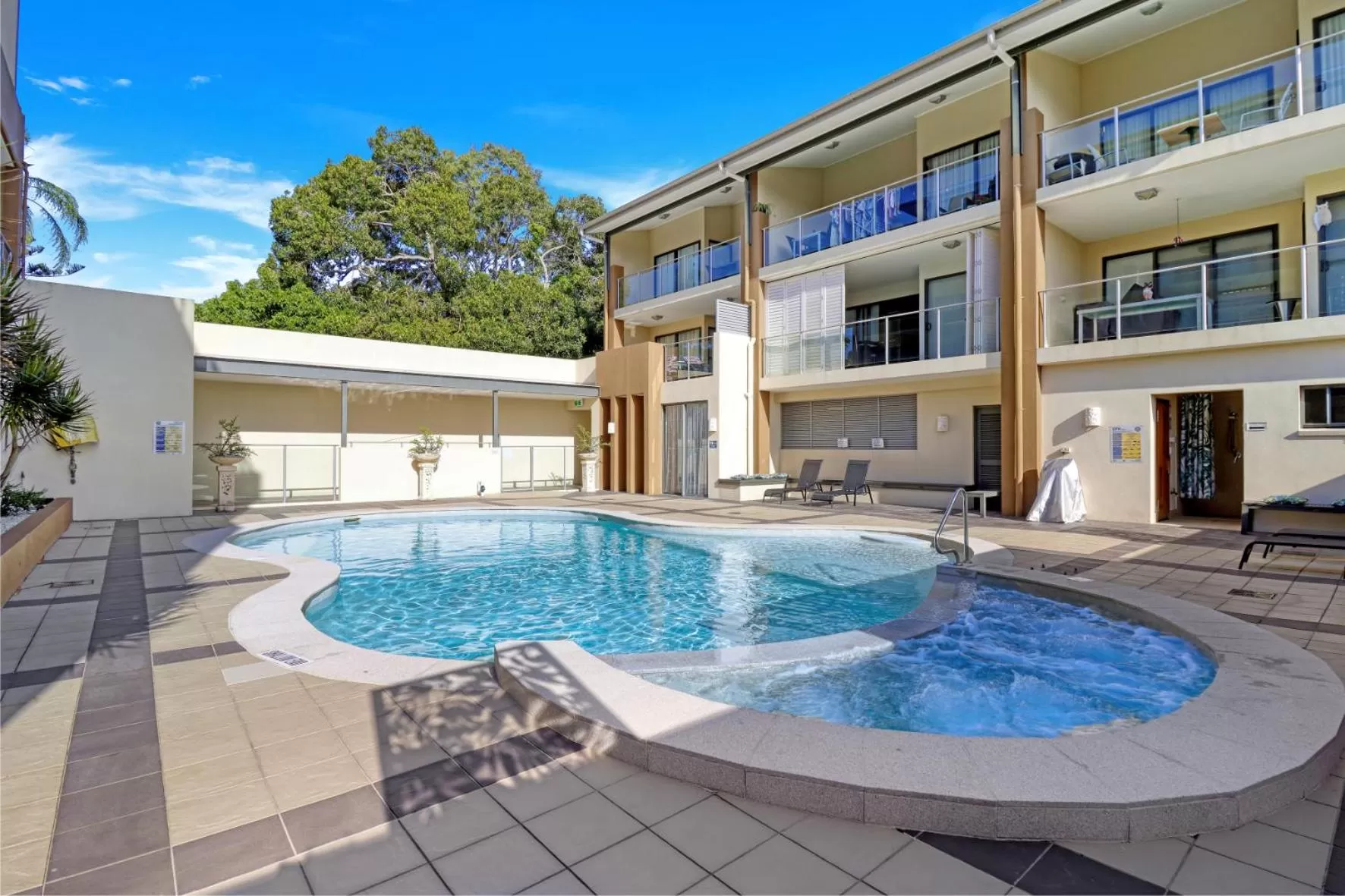 Swimming Pool in Eden by the Bay