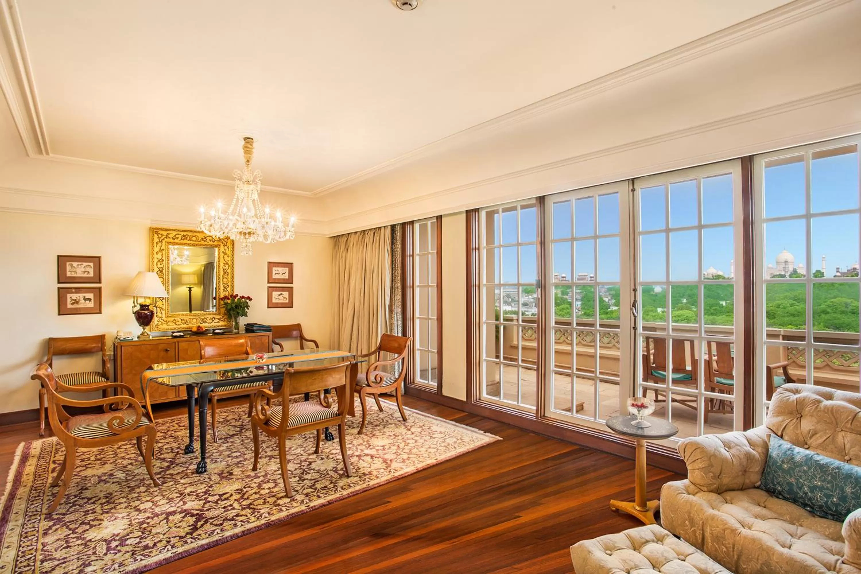 Dining area in The Oberoi Amarvilas Agra
