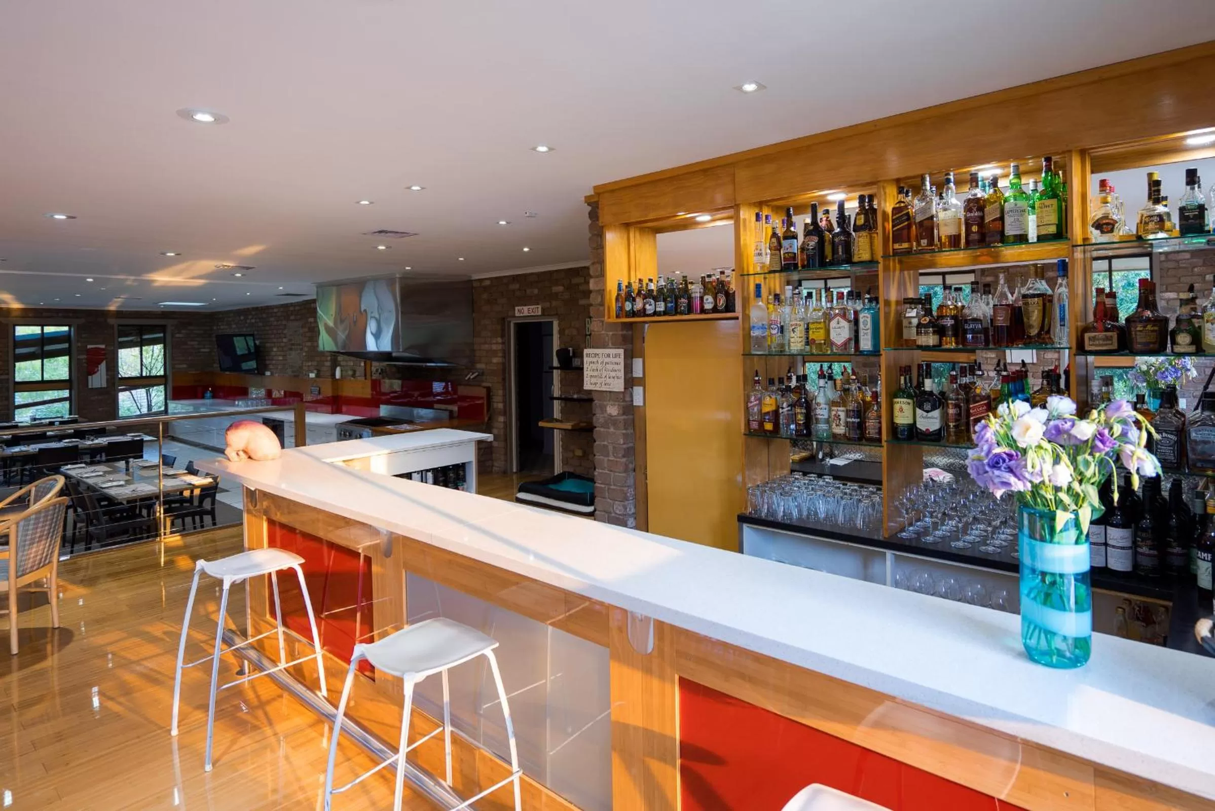 Lounge or bar in Farnham Court Motel and Restaurant