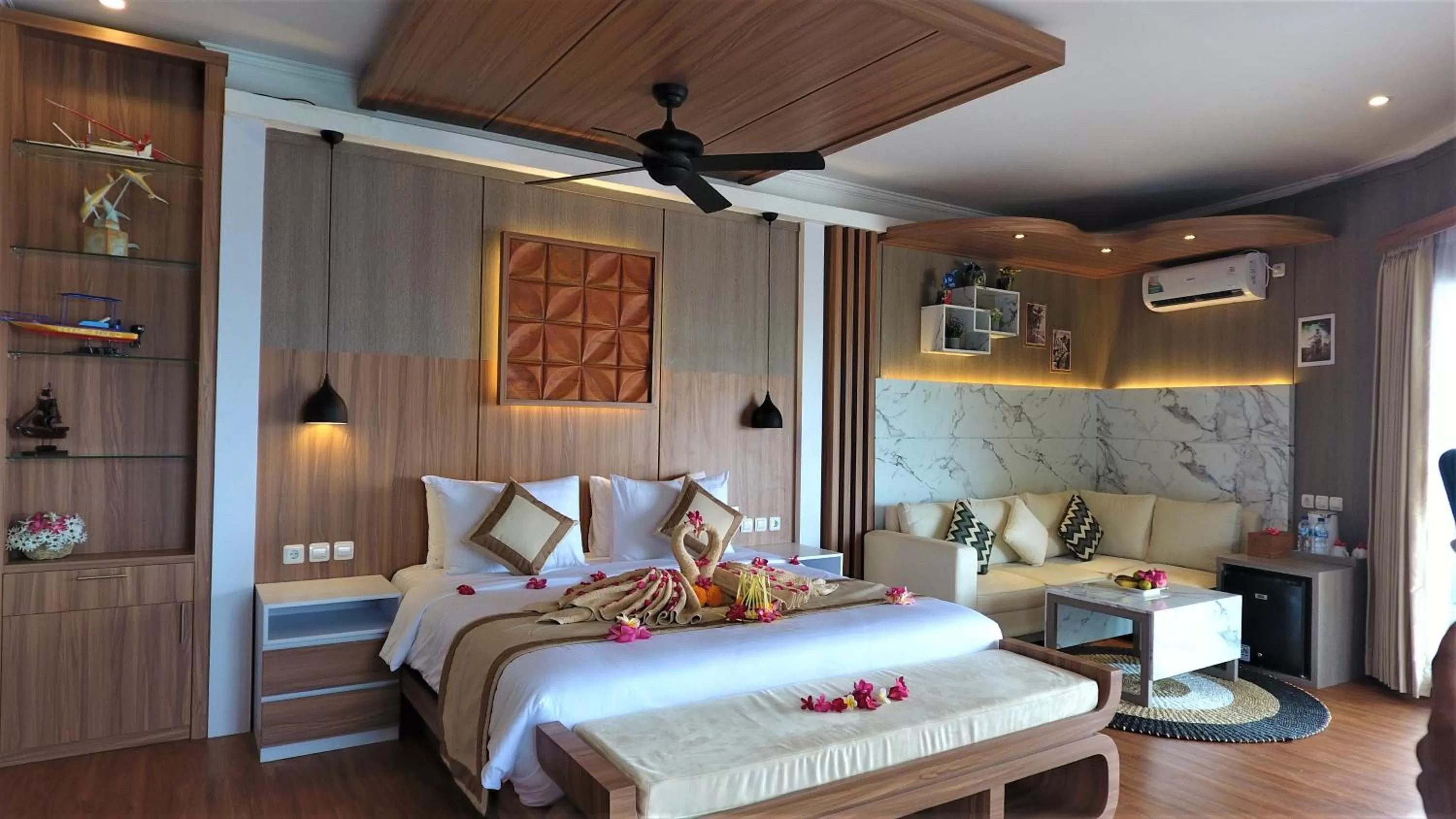 Bed in SUITE OCEAN BLUE