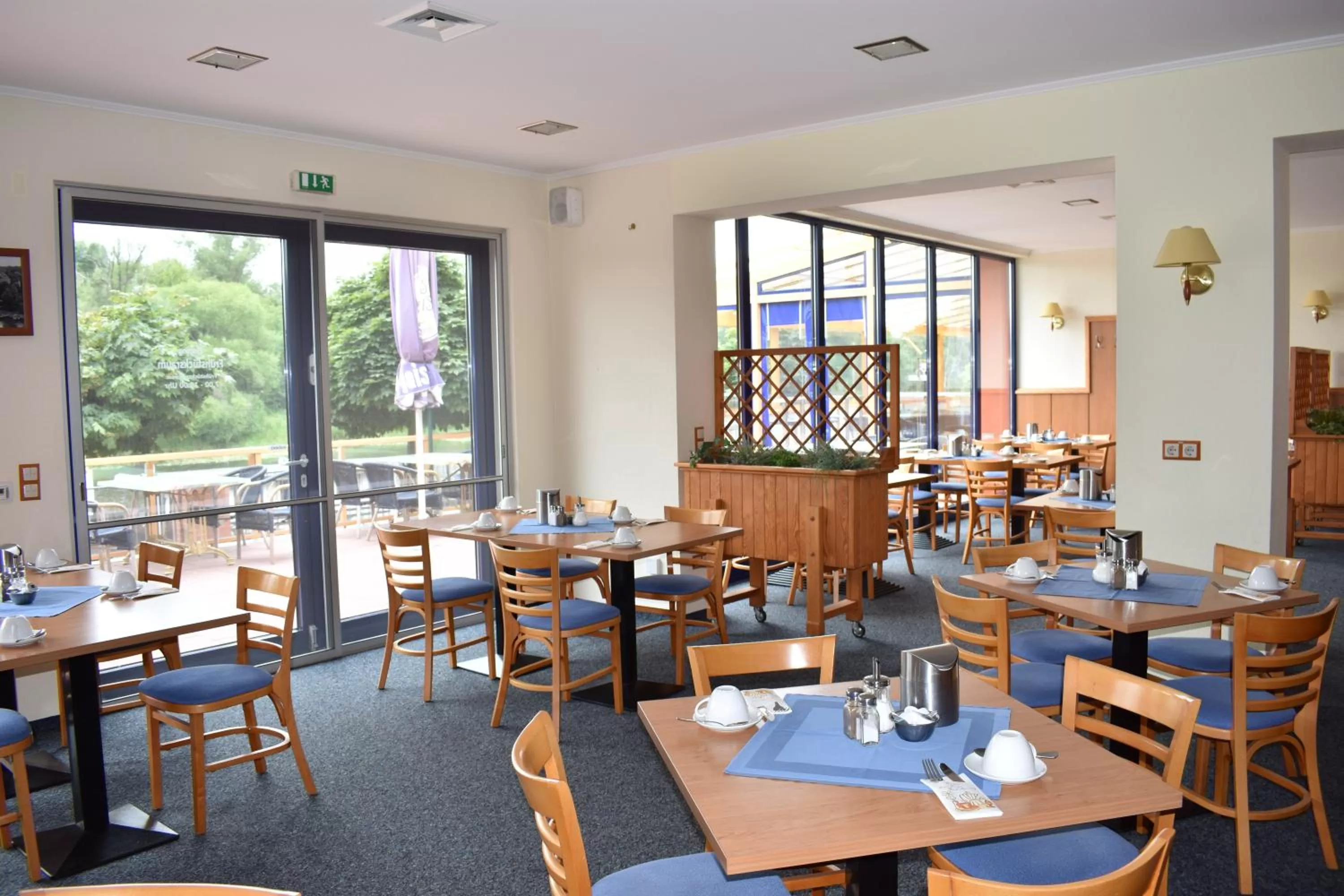 Breakfast, Restaurant/Places to Eat in Hotel garni "Am Hafen"