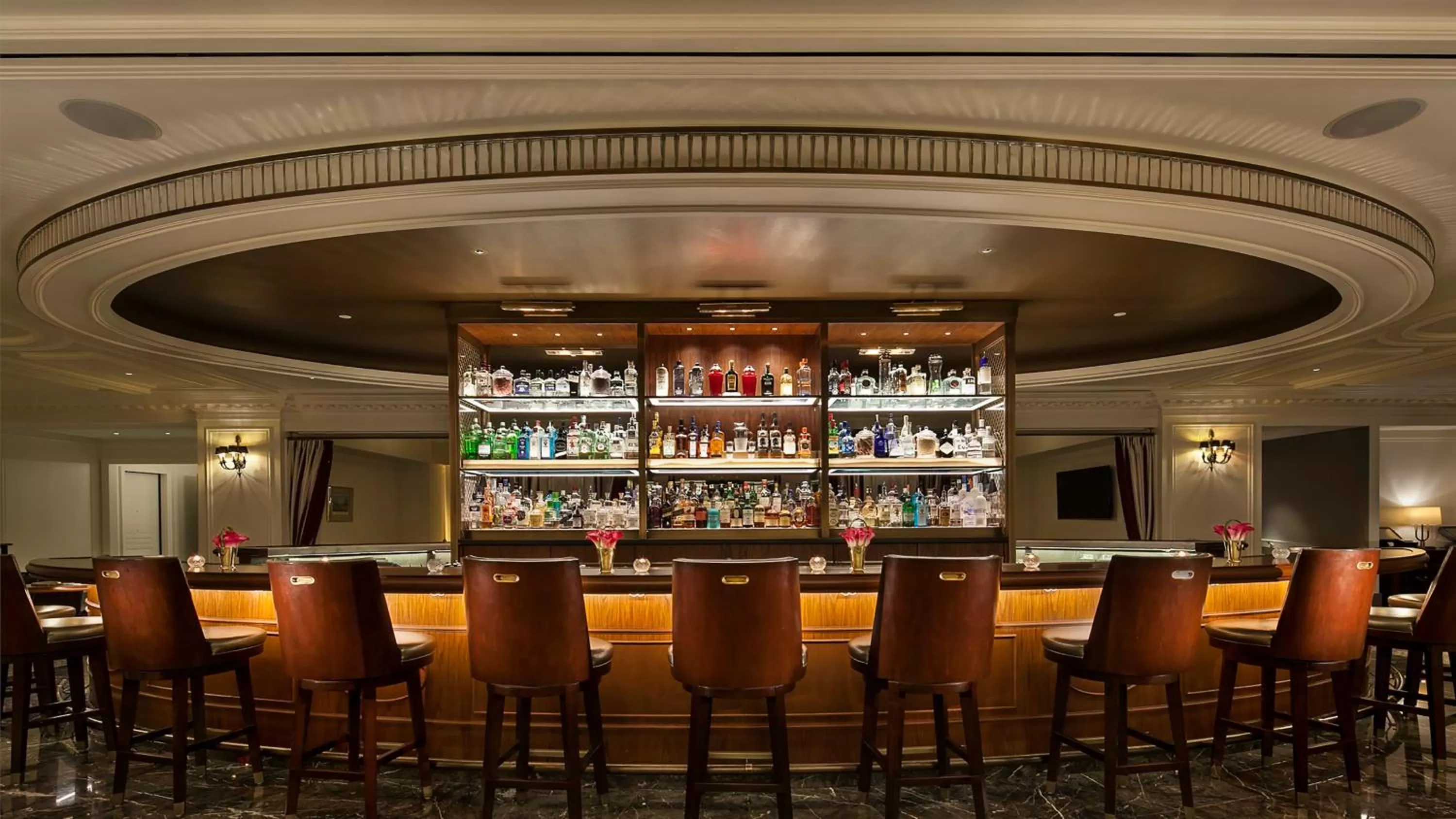 Lounge or bar in InterContinental New York Barclay Hotel by IHG