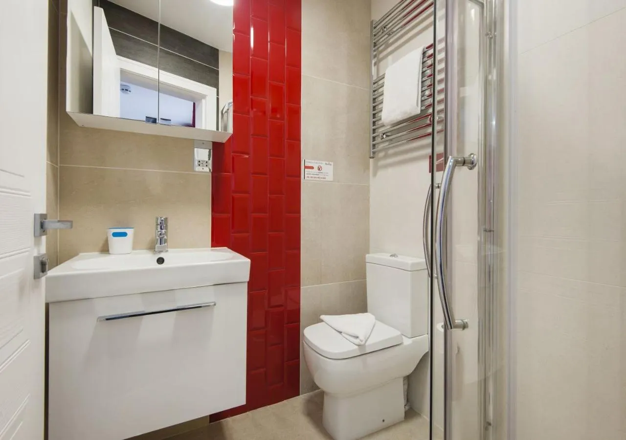 Shower in Wembley Park Hotel