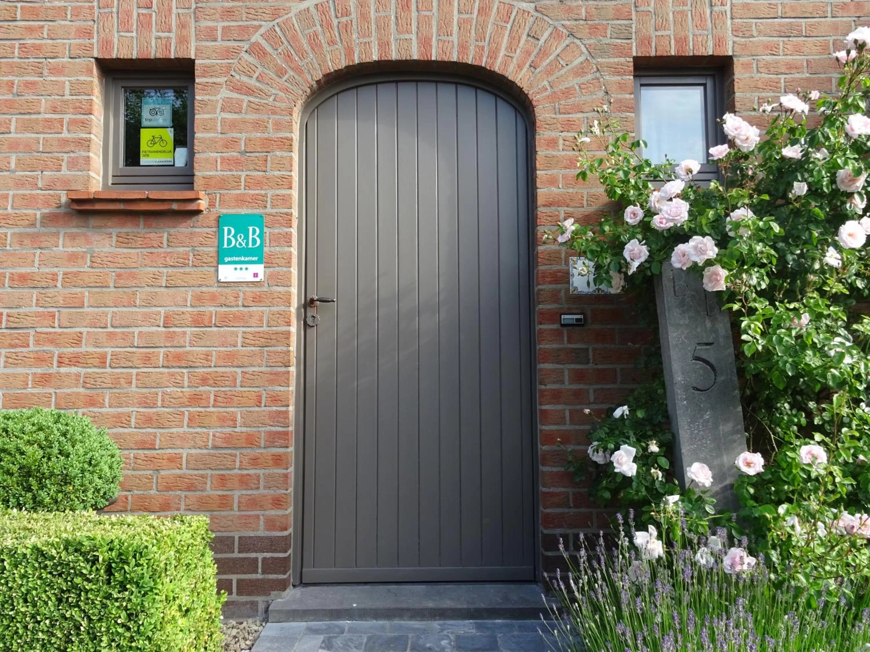 Facade/entrance in B&B De Passant