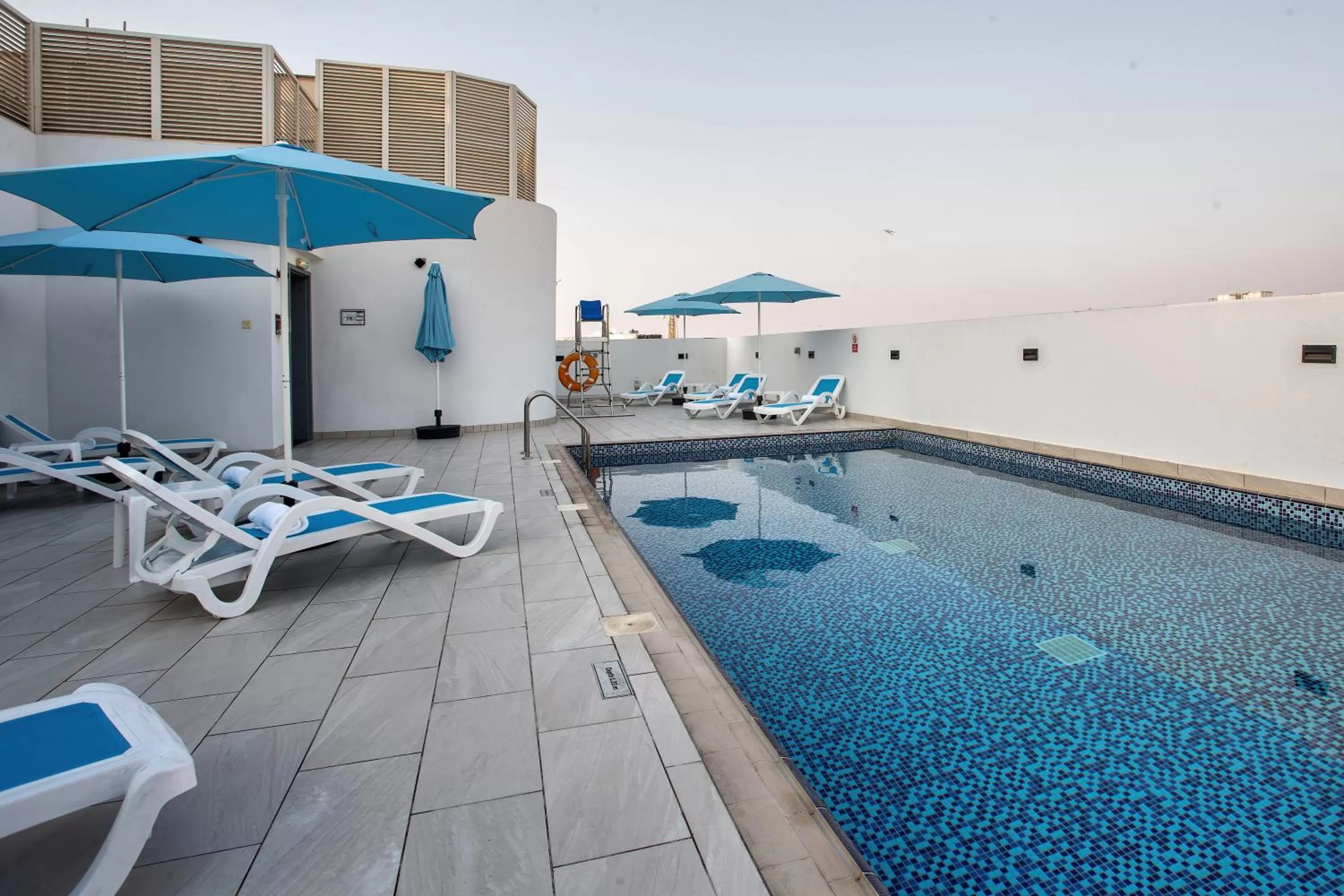 Swimming pool in City Avenue Al Reqqa Hotel
