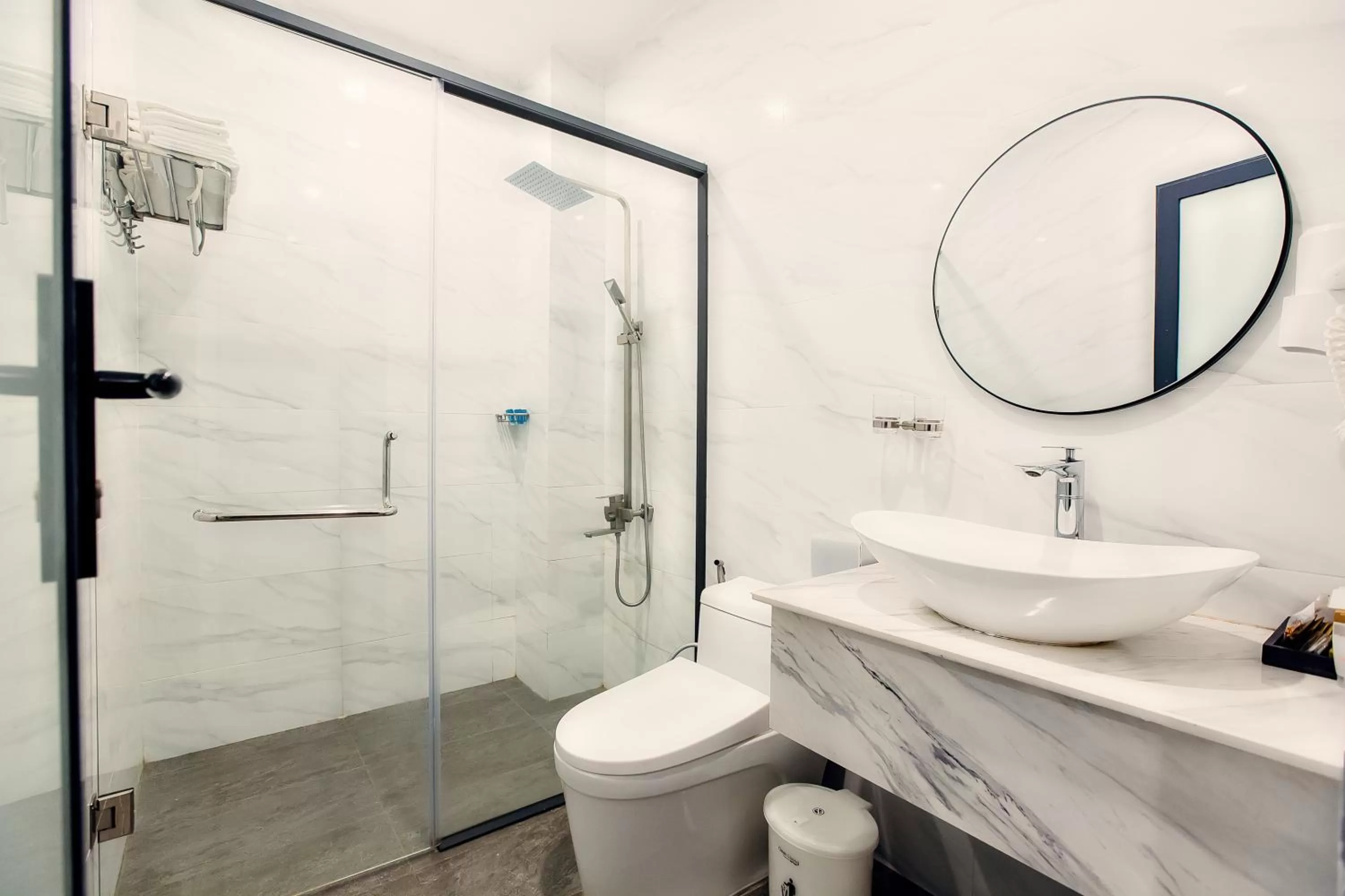 Toilet, Bathroom in LION 3 HOTEL