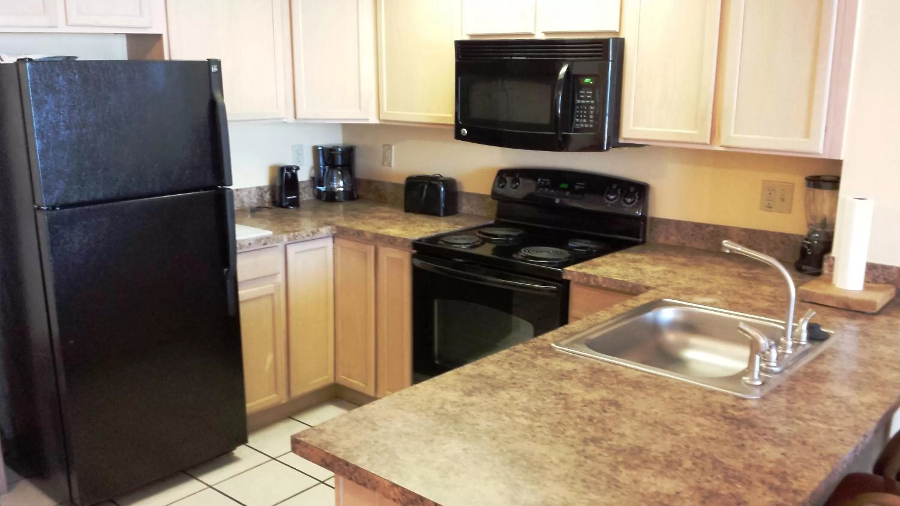 Living room, Kitchen/Kitchenette in Ocean Landings Resort