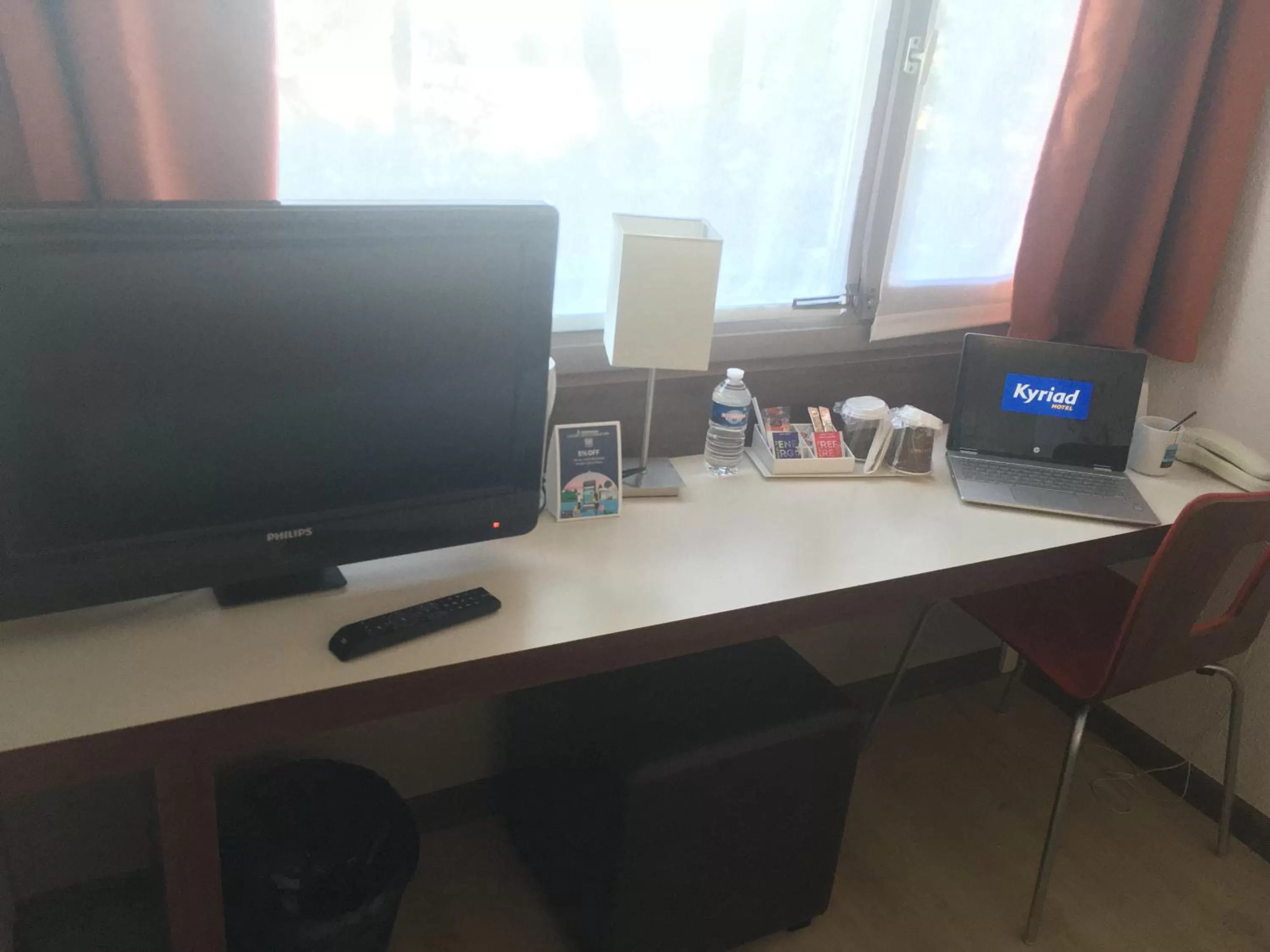 Seating area in Kyriad Montpellier Nord Parc Euromédecine