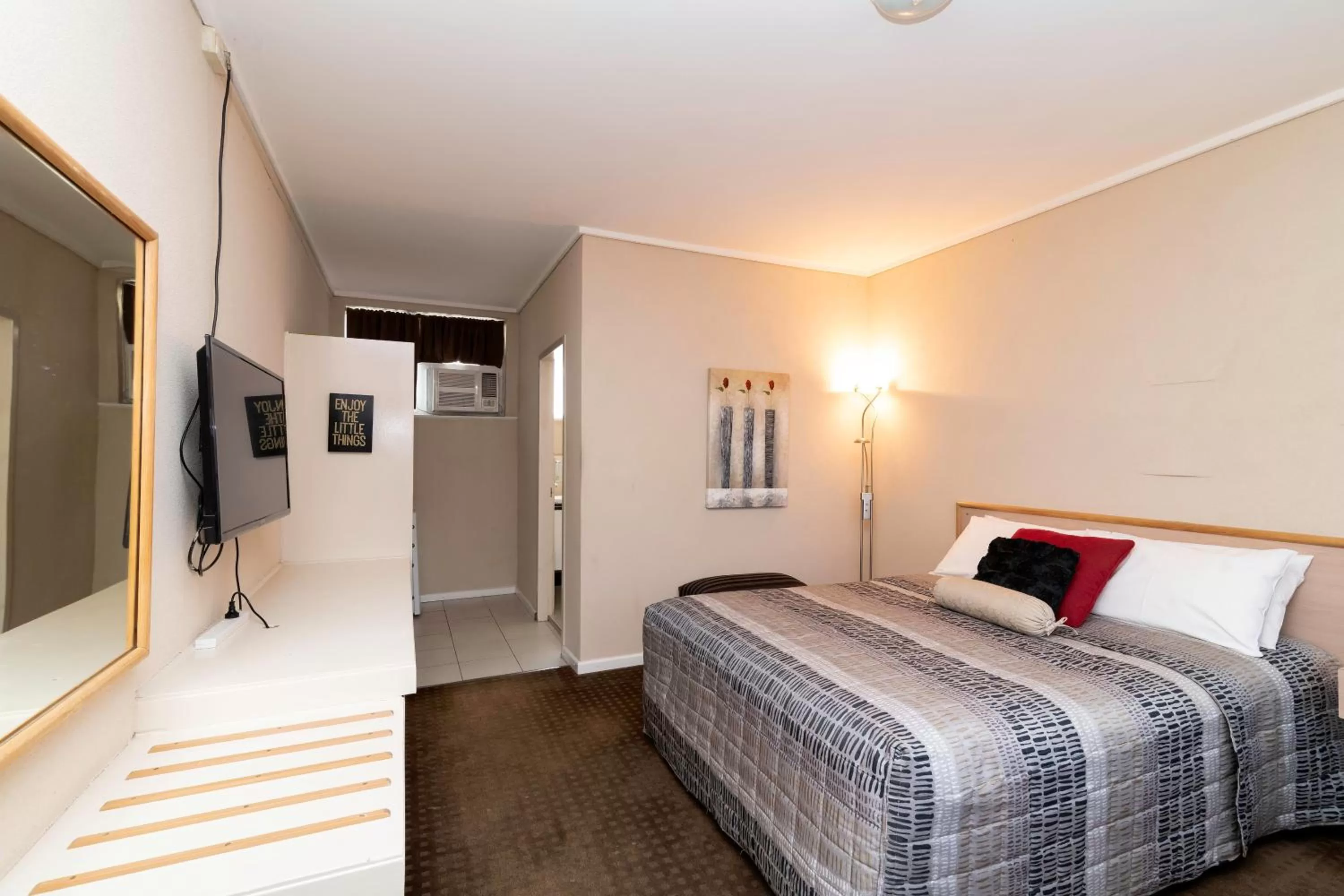 Bed in The Prince Mark Motel