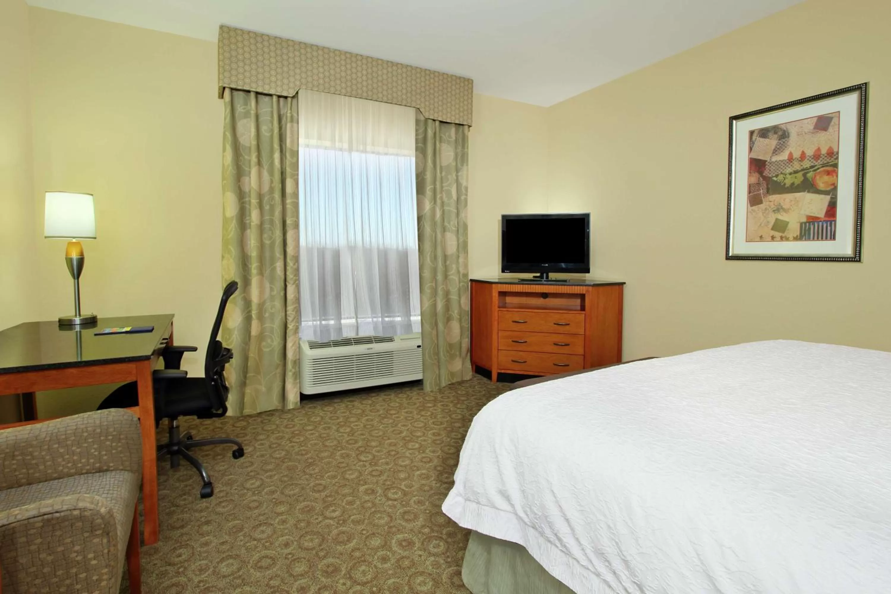 Bedroom, Bed in Hampton Inn & Suites Buffalo