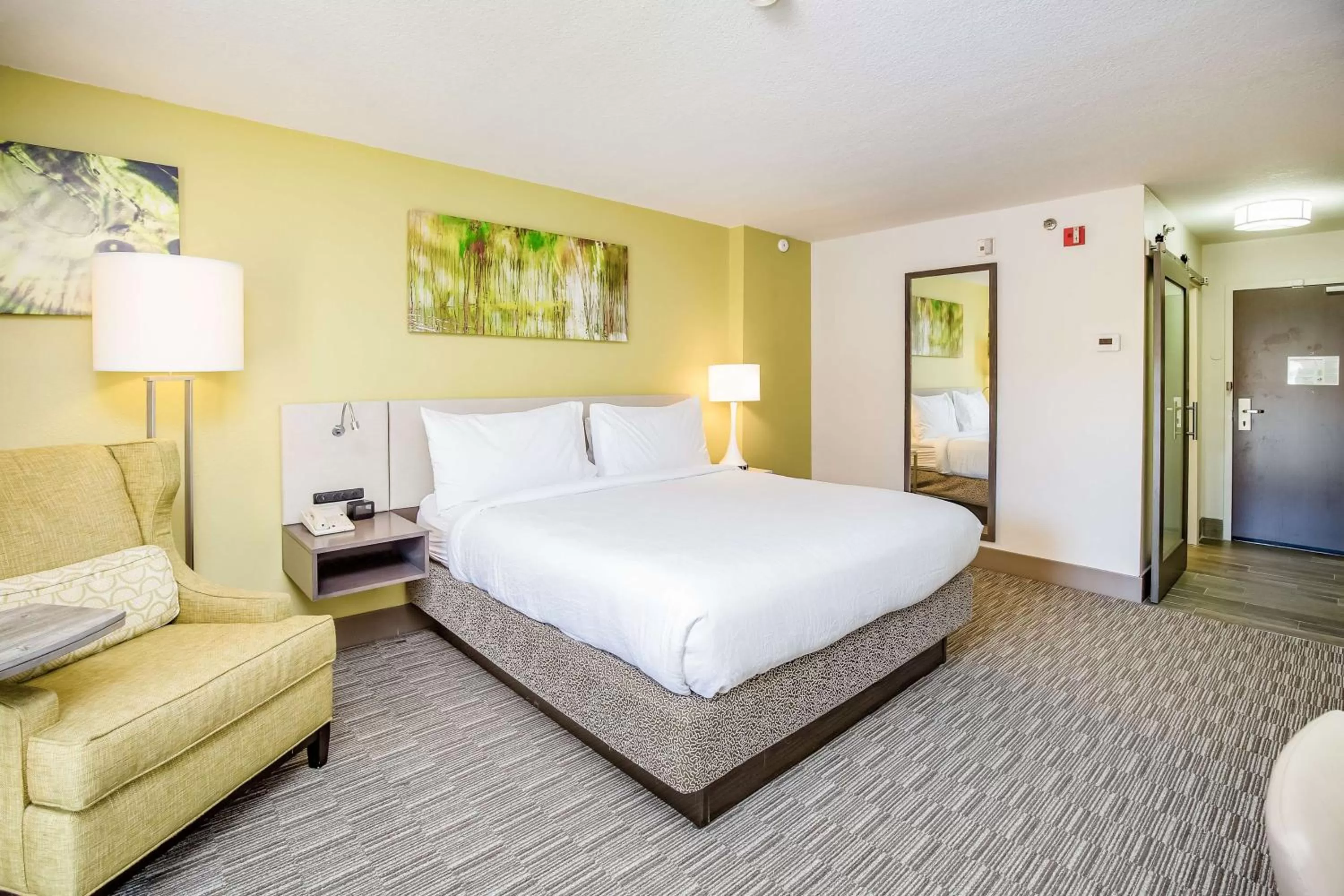 Living room, Bed in Hilton Garden Inn Orange Beach