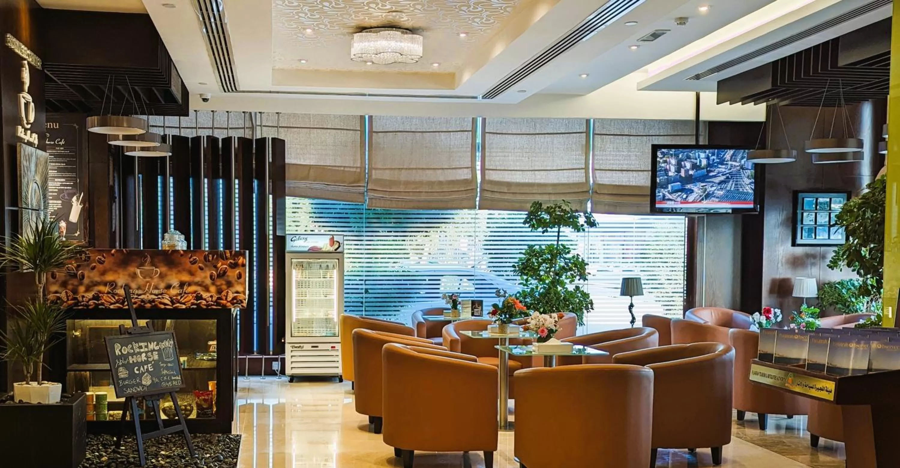 Communal lounge/ TV room in City Tower Hotel